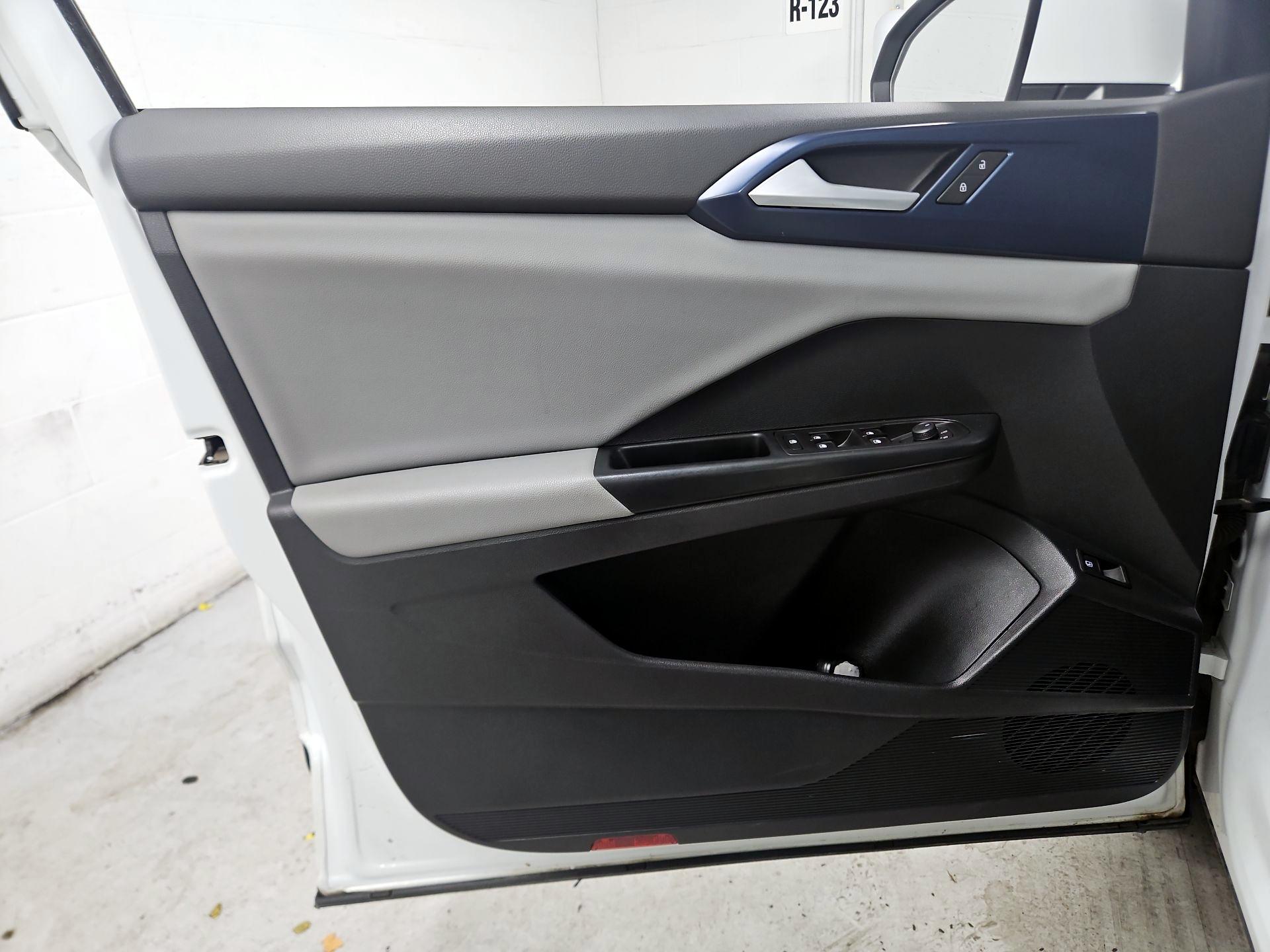 Thumbnail: 2022 Volkswagen Taos - 12