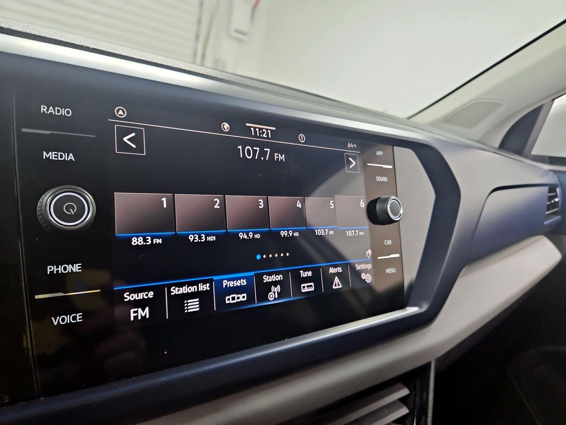 Thumbnail: 2022 Volkswagen Taos - 15