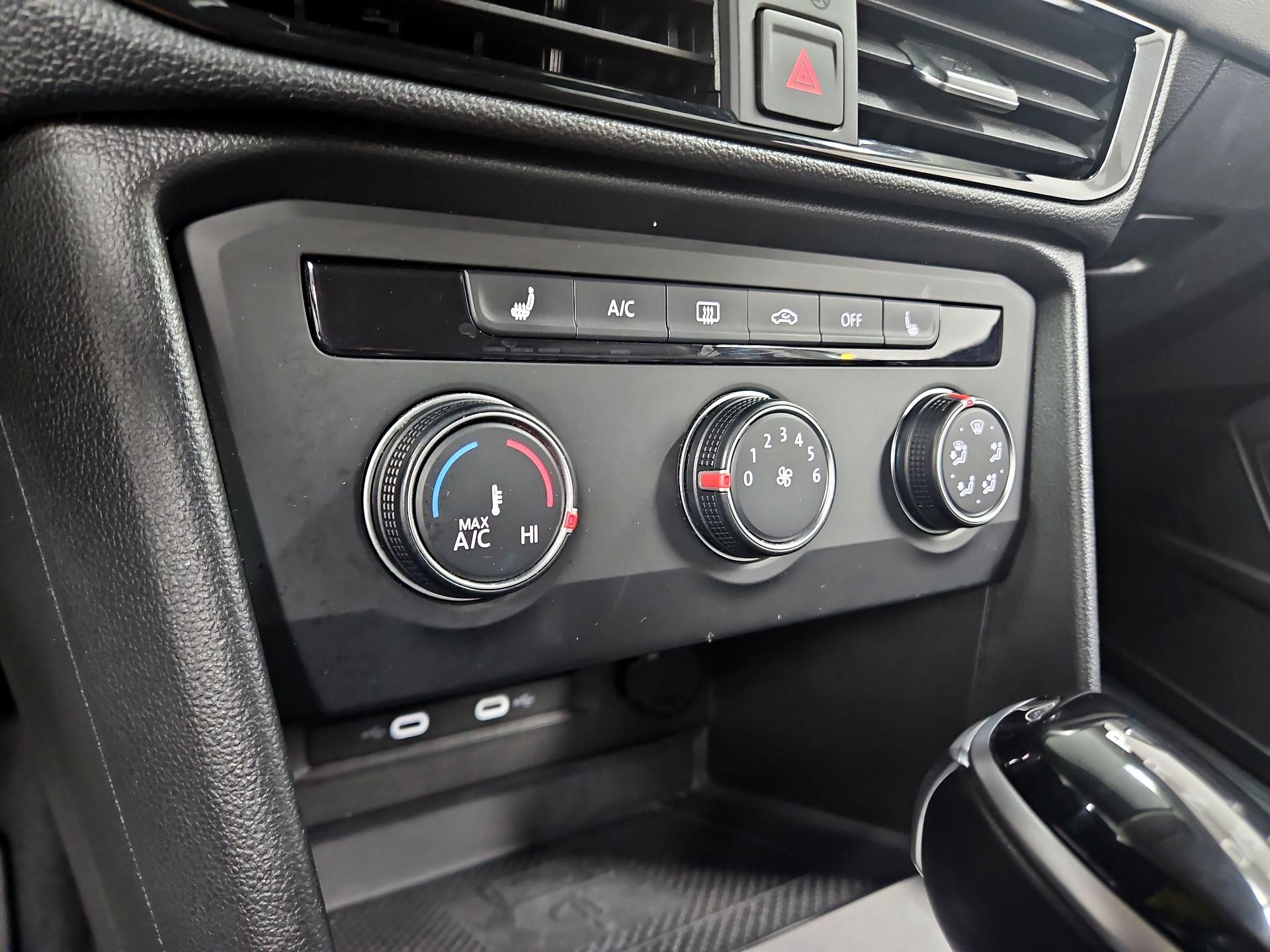 Thumbnail: 2022 Volkswagen Taos - 16