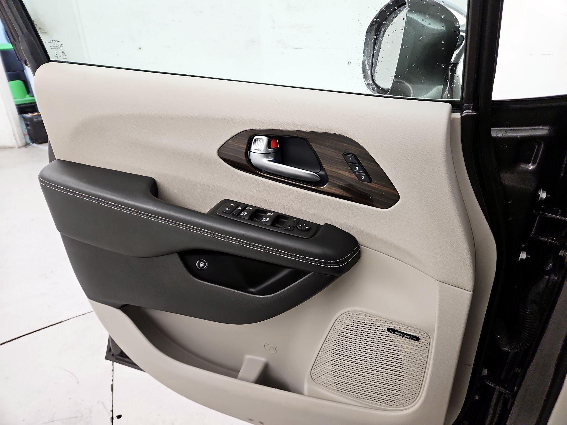 Thumbnail: 2022 Chrysler Pacifica - 12