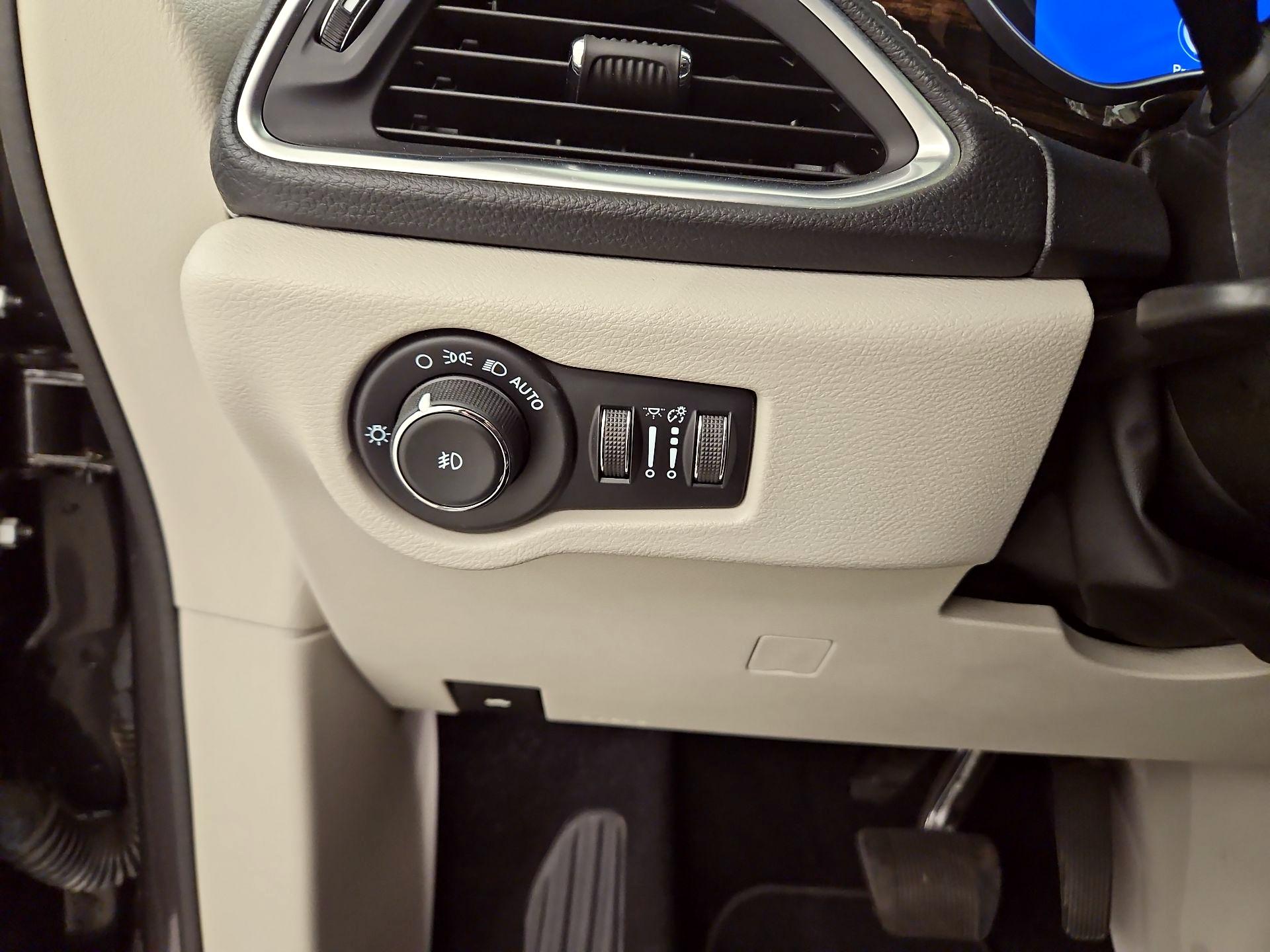 Thumbnail: 2022 Chrysler Pacifica - 13