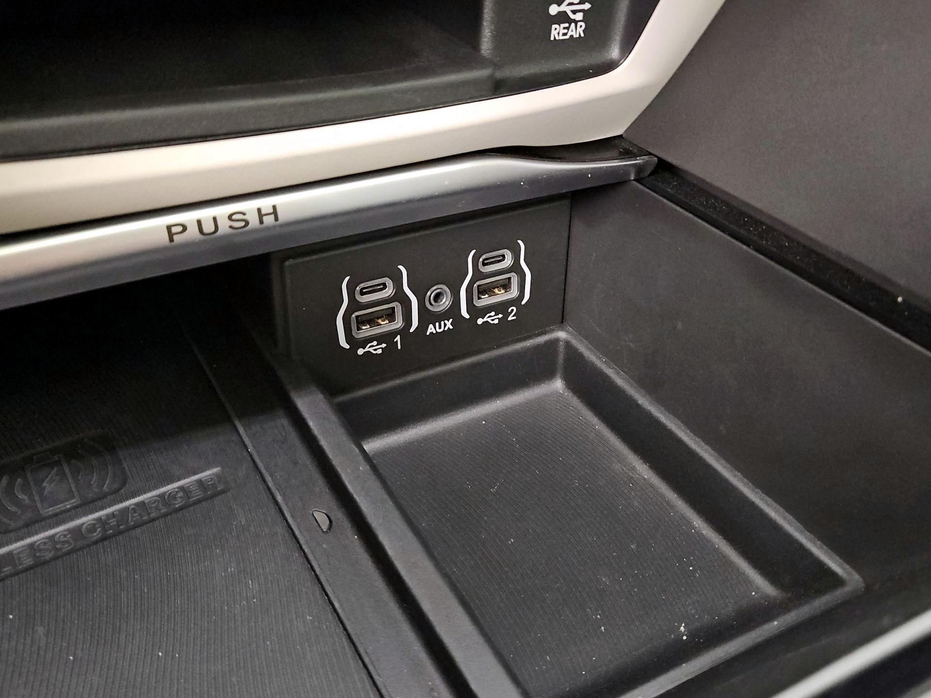 Thumbnail: 2022 Chrysler Pacifica - 19