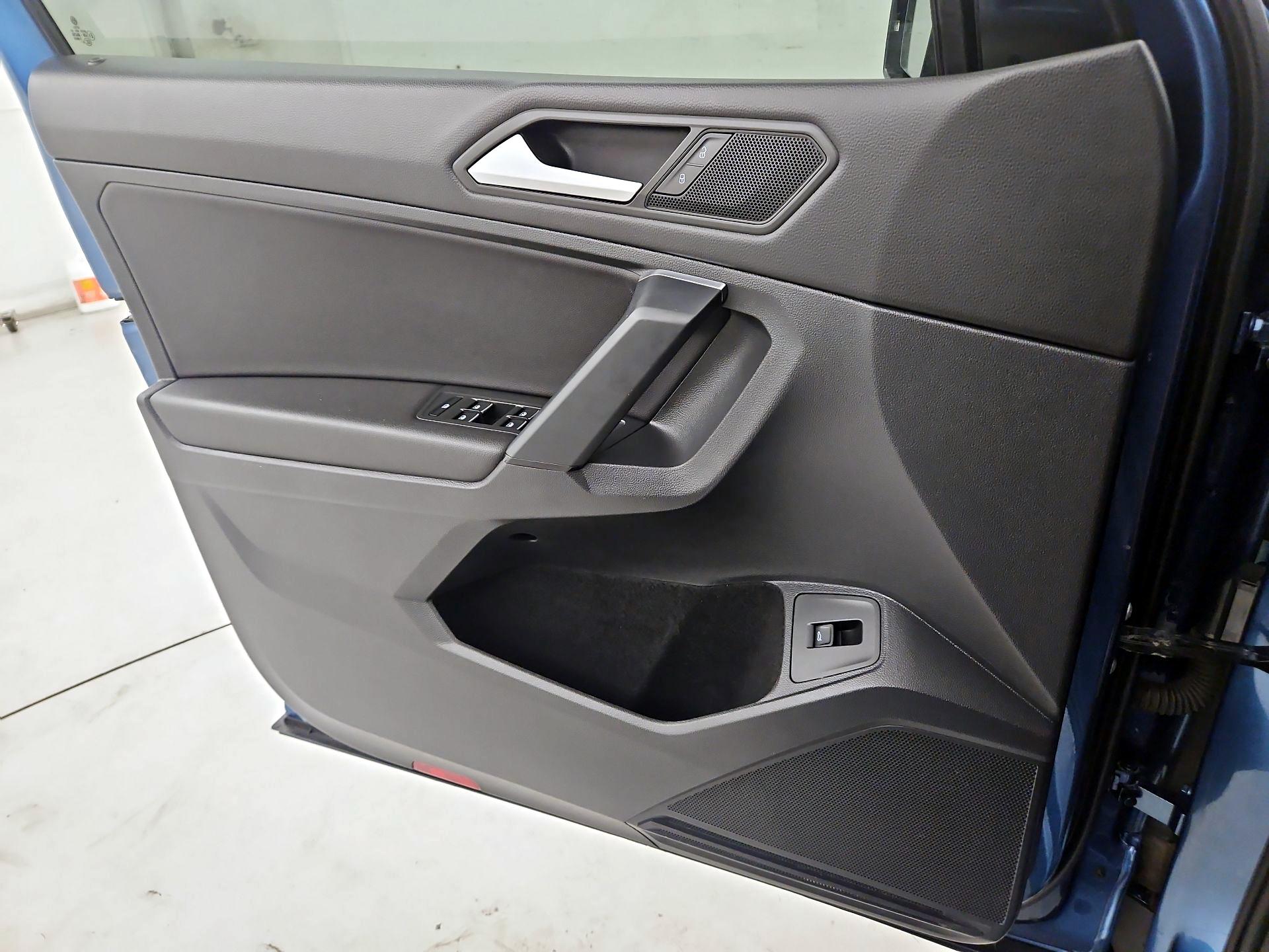 Thumbnail: 2019 Volkswagen Tiguan - 12