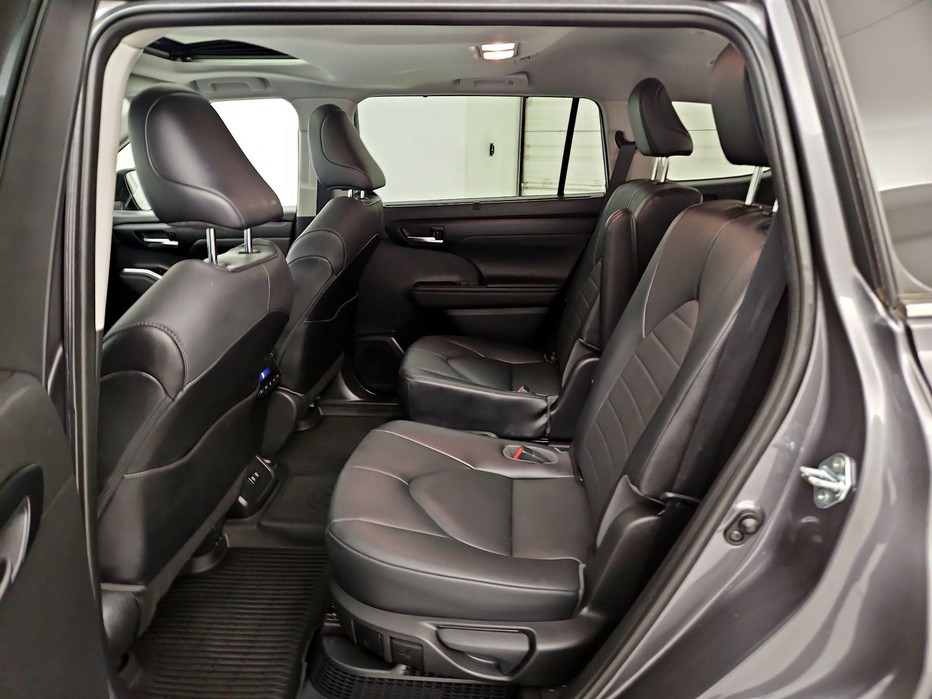 Thumbnail: 2021 Toyota Highlander - 20