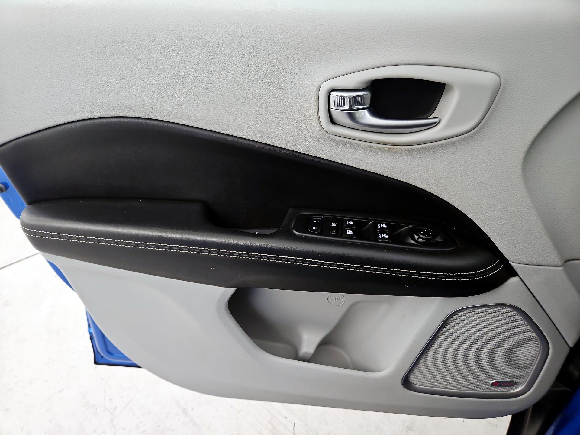 Thumbnail: 2018 Jeep Compass - 12