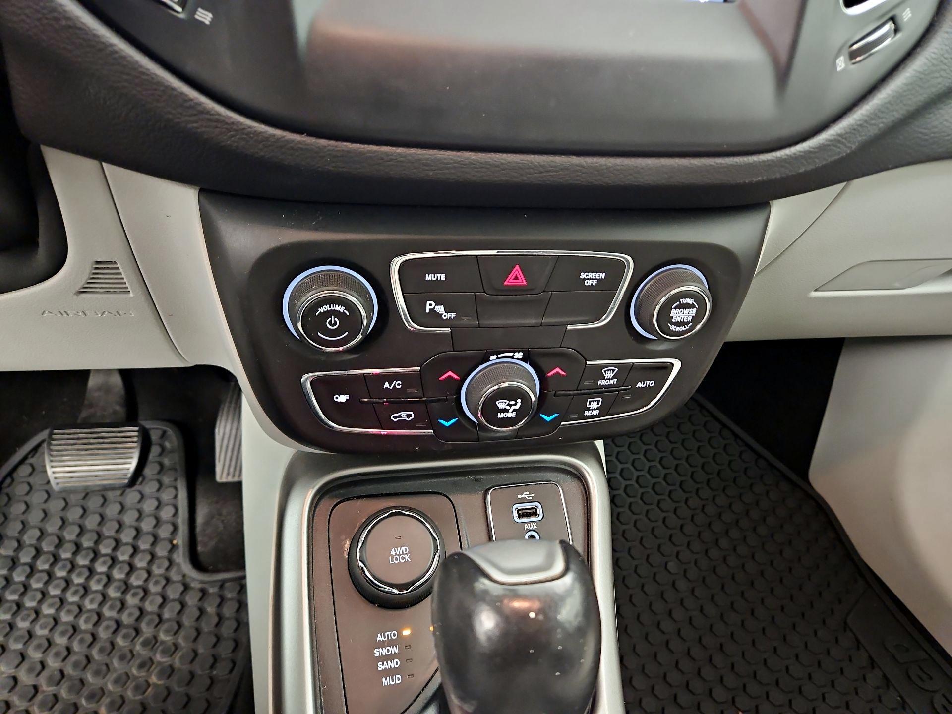 Thumbnail: 2018 Jeep Compass - 16