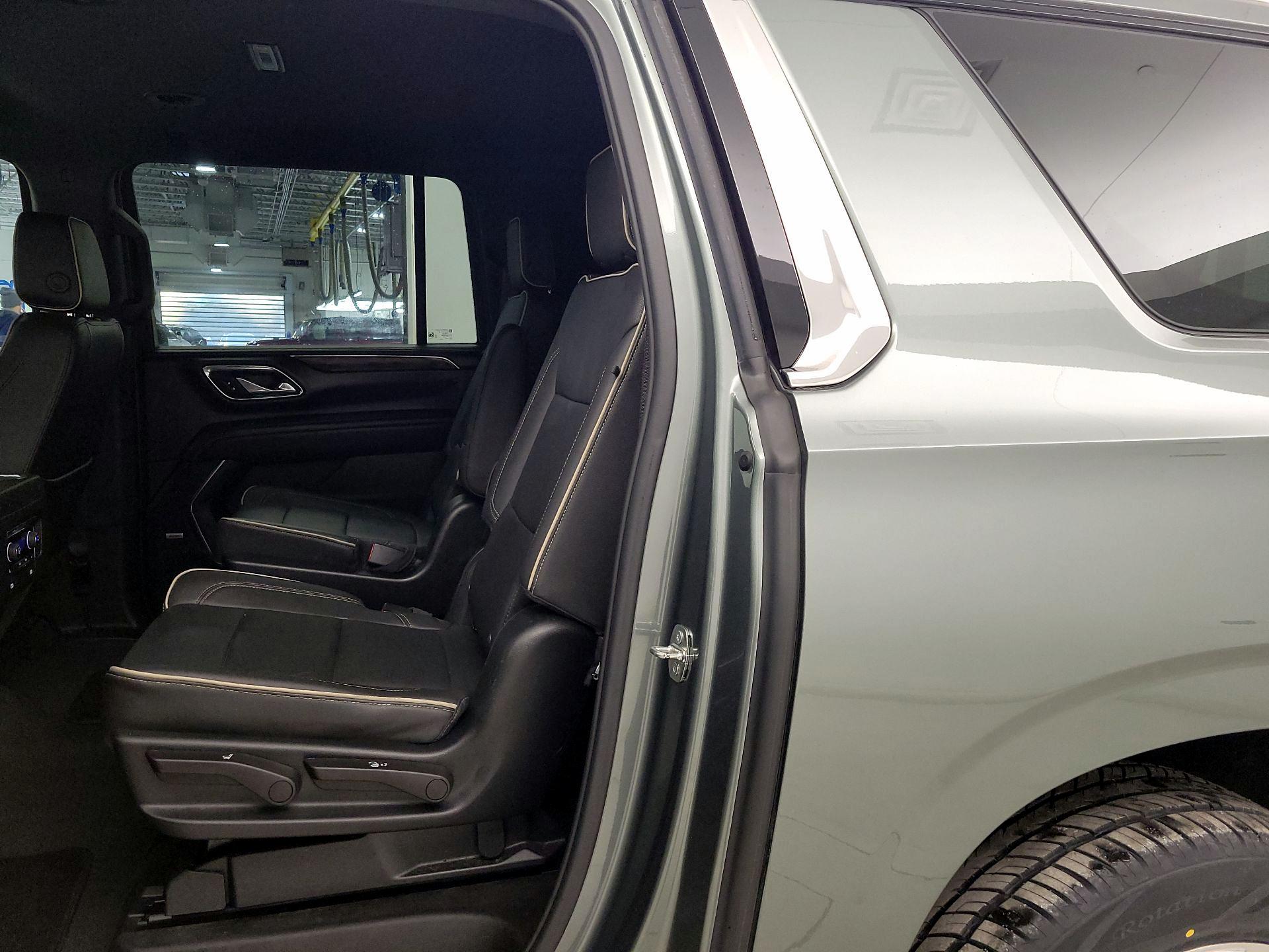 Thumbnail: 2023 Chevrolet Suburban - 20