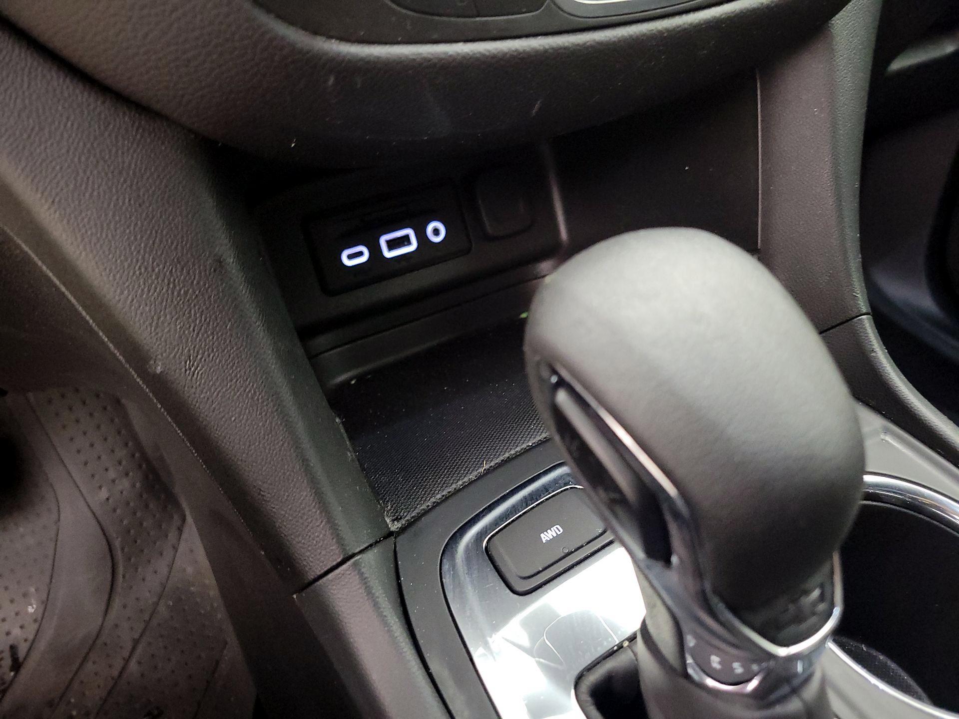 Thumbnail: 2022 Chevrolet Equinox - 18