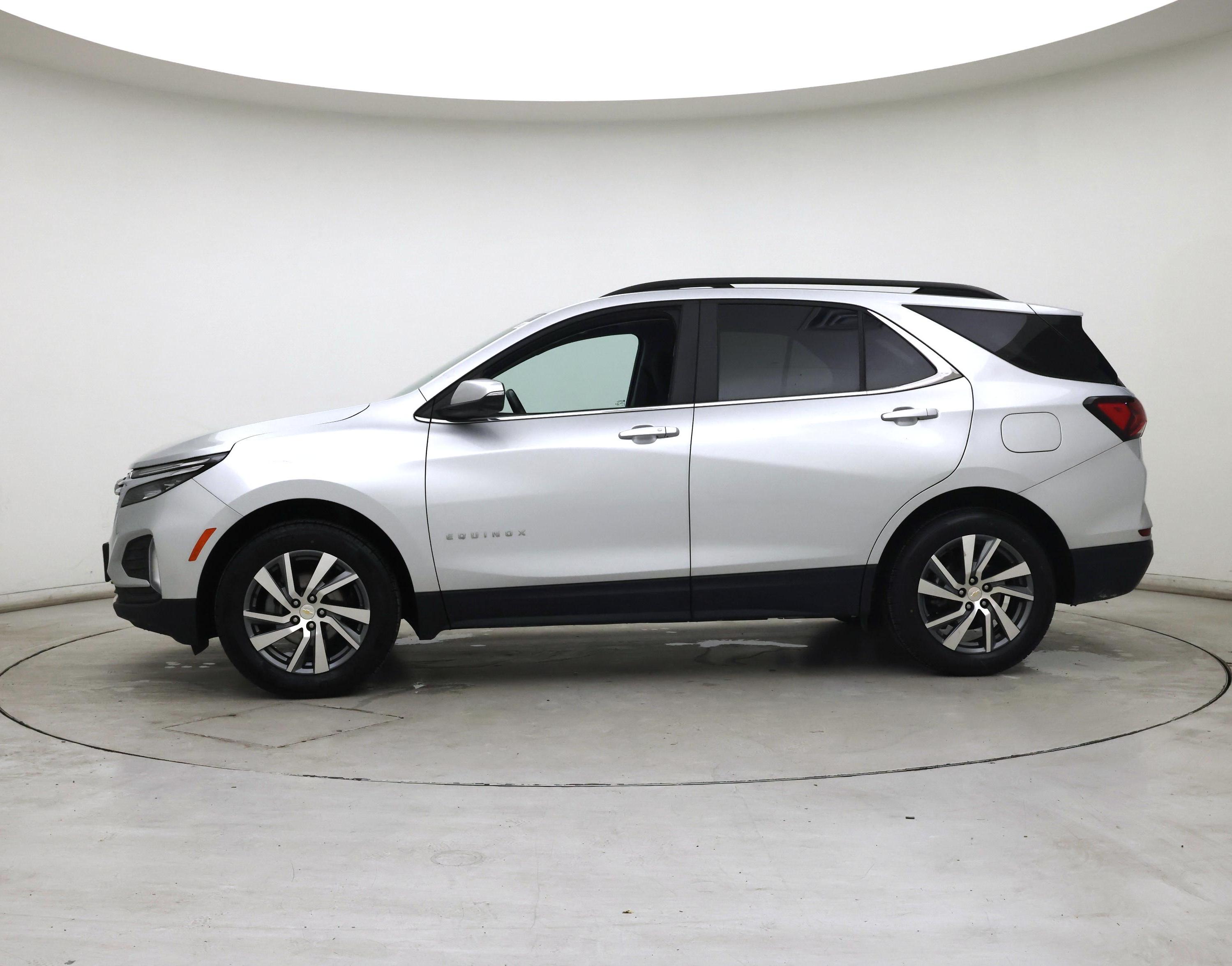 Thumbnail: 2022 Chevrolet Equinox - 3