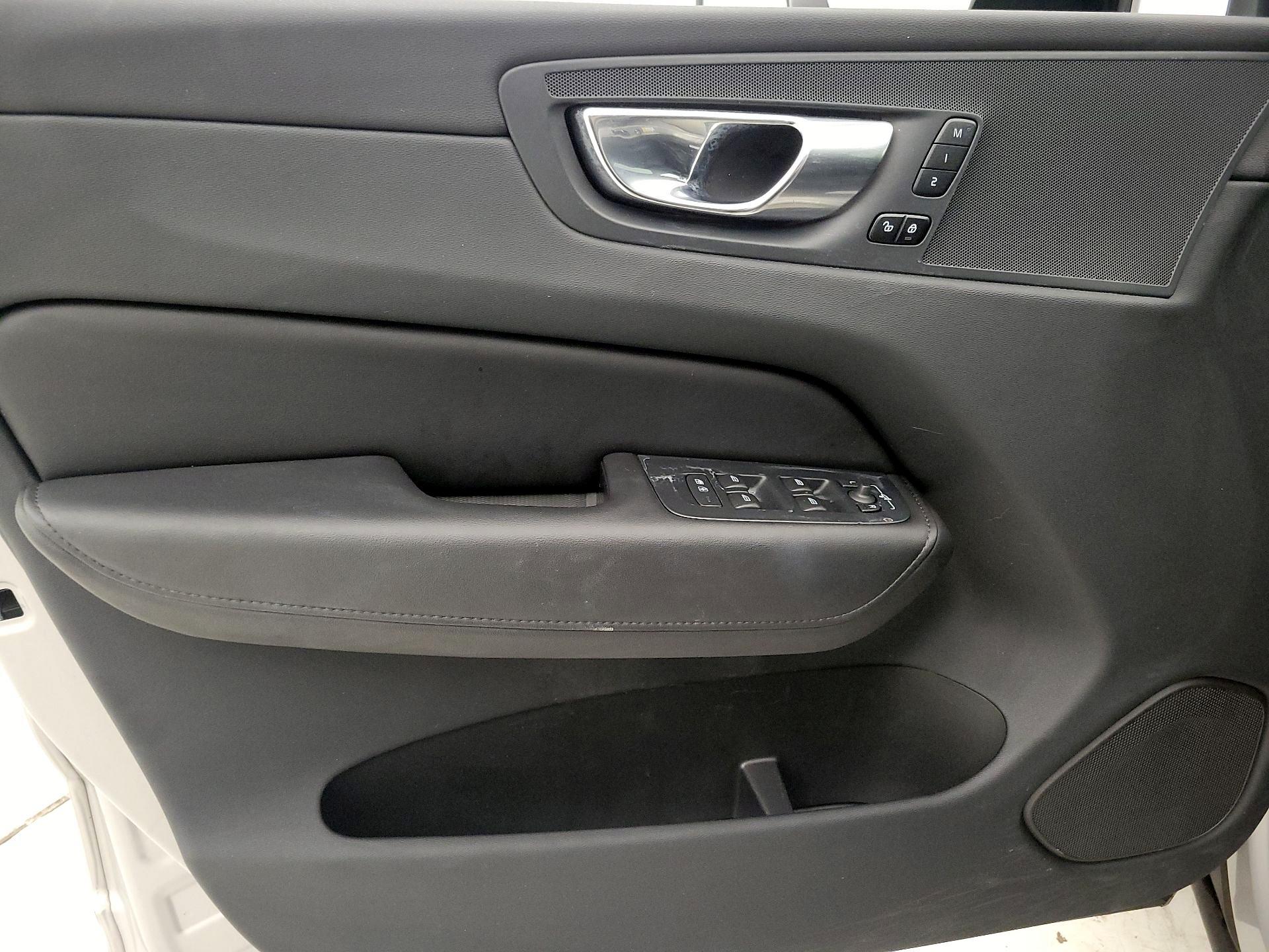 Thumbnail: 2023 Volvo XC60 - 12