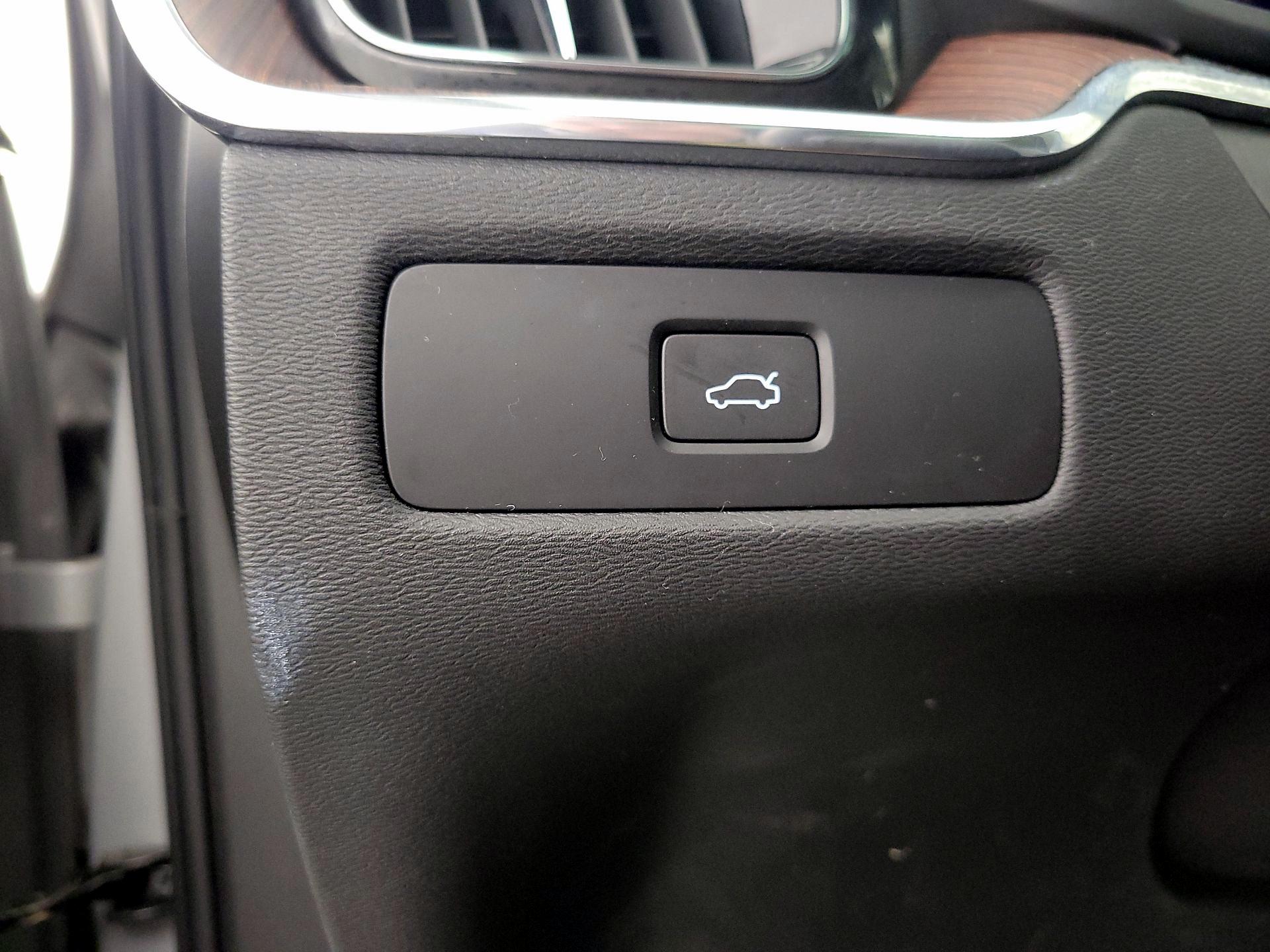 Thumbnail: 2023 Volvo XC60 - 13