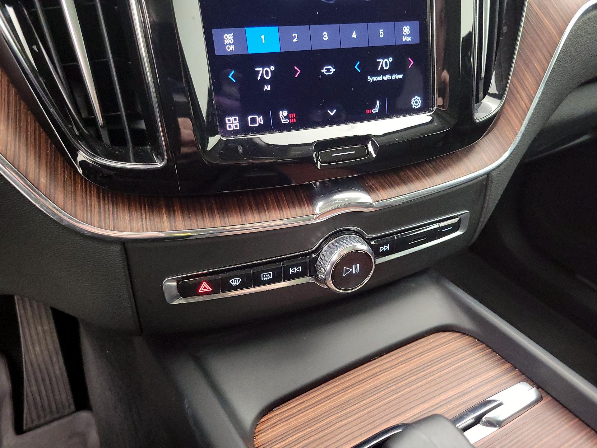 Thumbnail: 2023 Volvo XC60 - 16