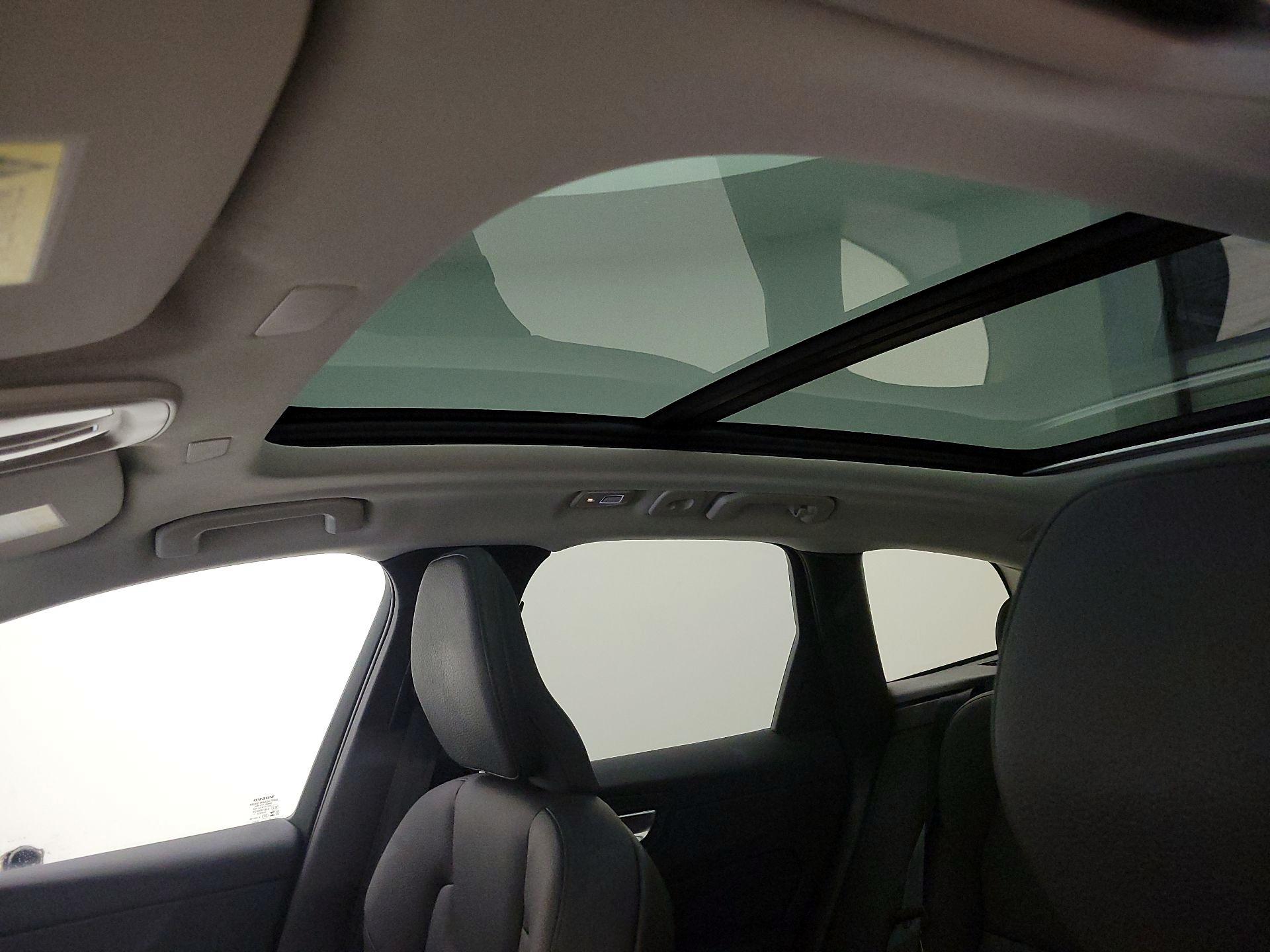 Thumbnail: 2023 Volvo XC60 - 18