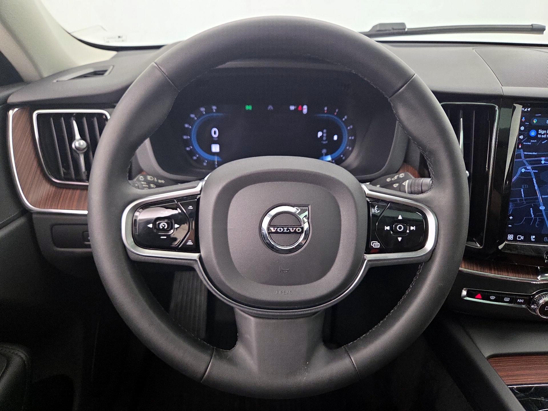 Thumbnail: 2023 Volvo XC60 - 10