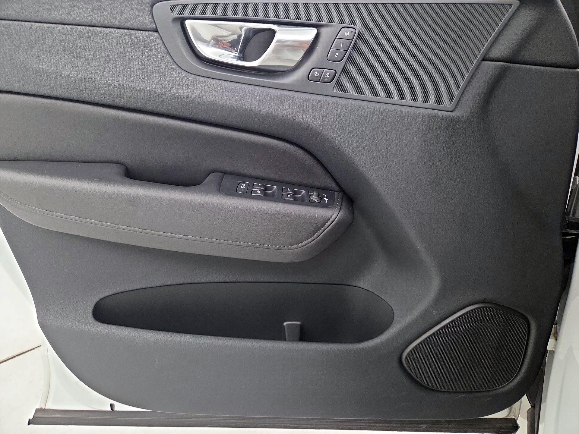 Thumbnail: 2023 Volvo XC60 - 12