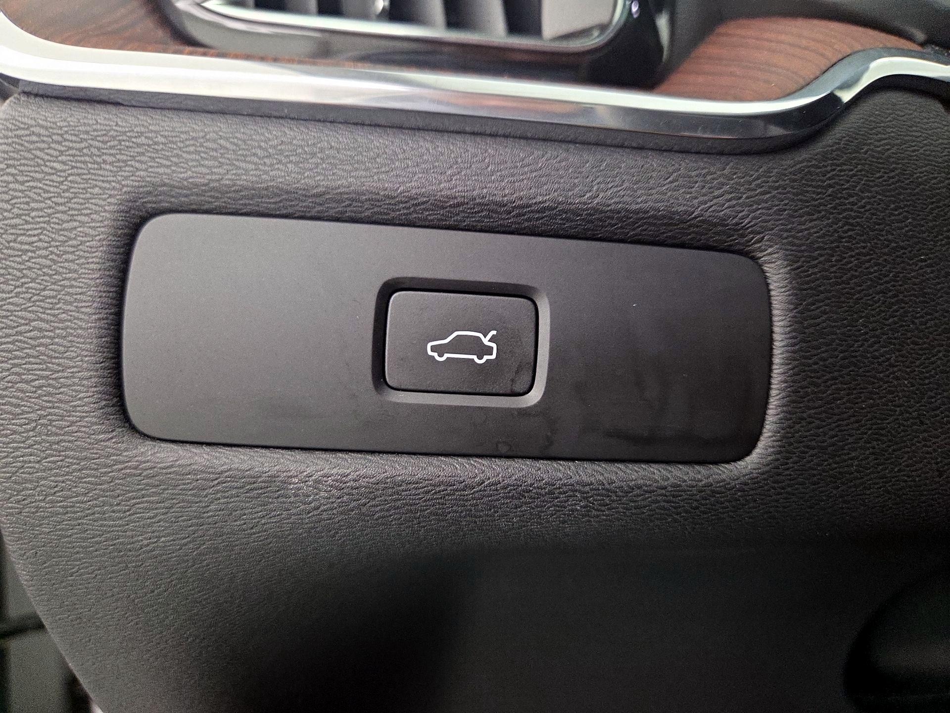 Thumbnail: 2023 Volvo XC60 - 13