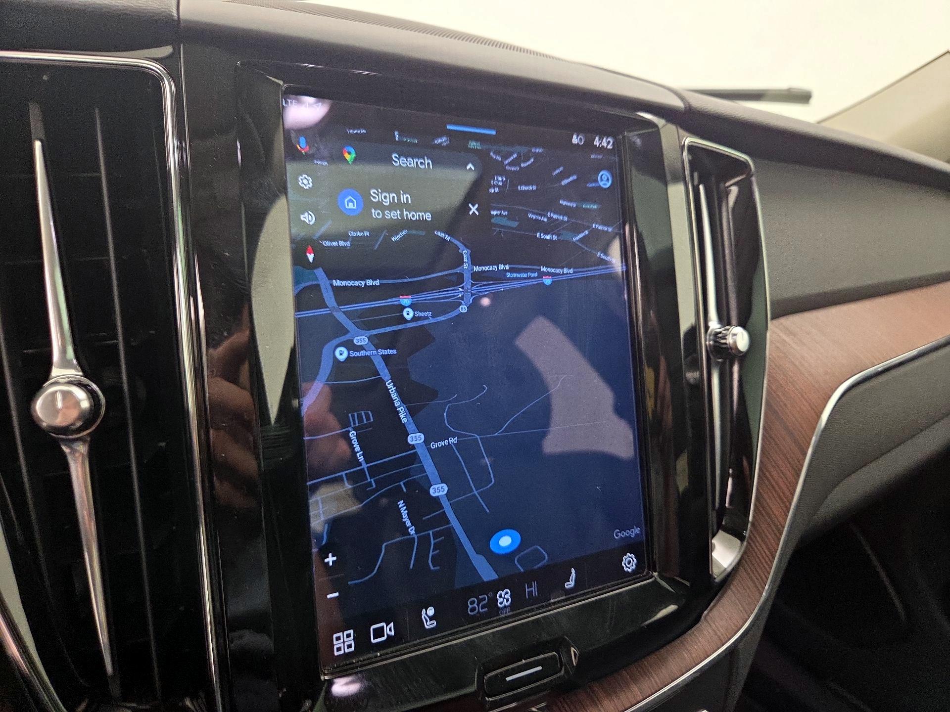 Thumbnail: 2023 Volvo XC60 - 14