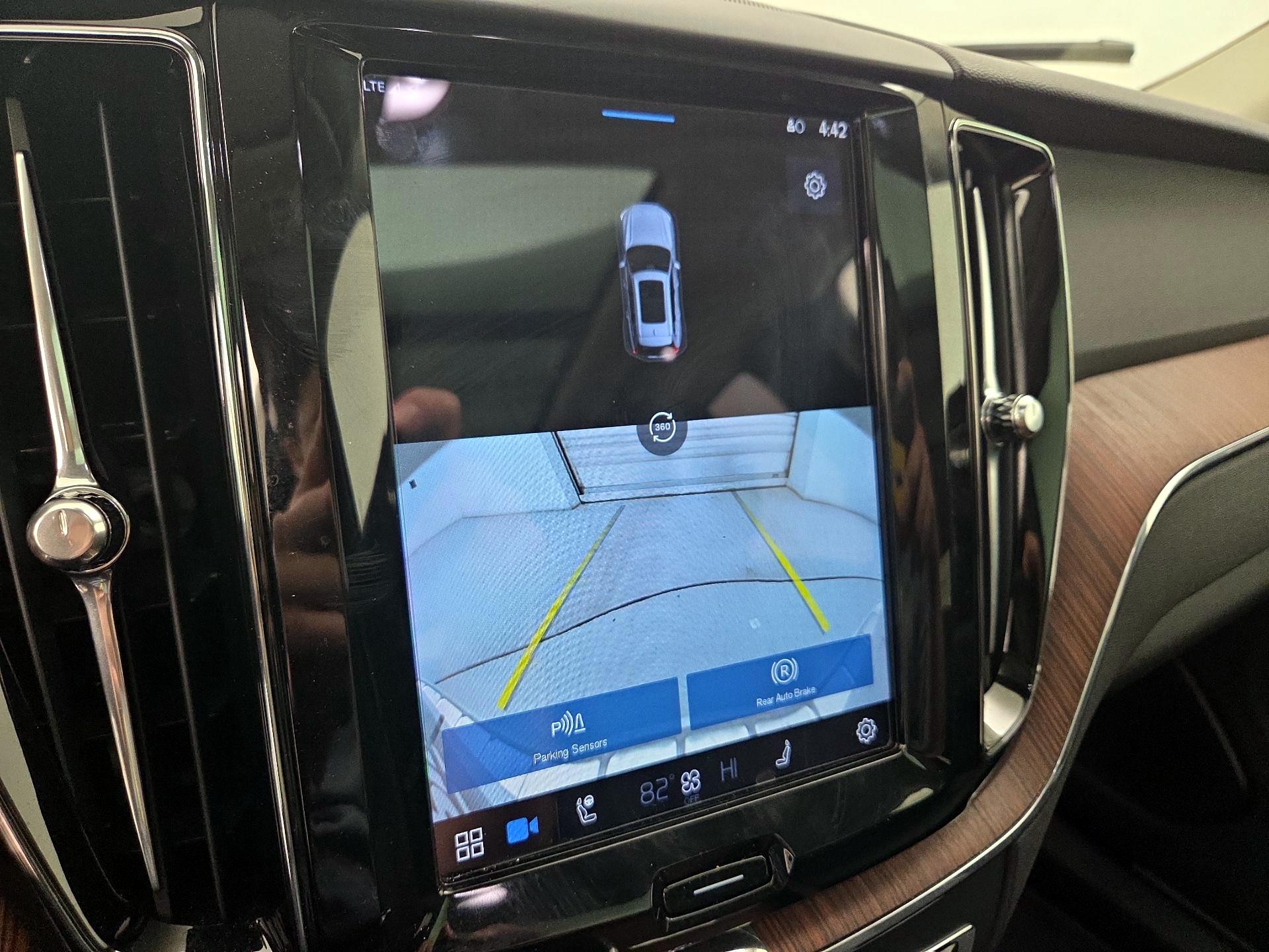 Thumbnail: 2023 Volvo XC60 - 15