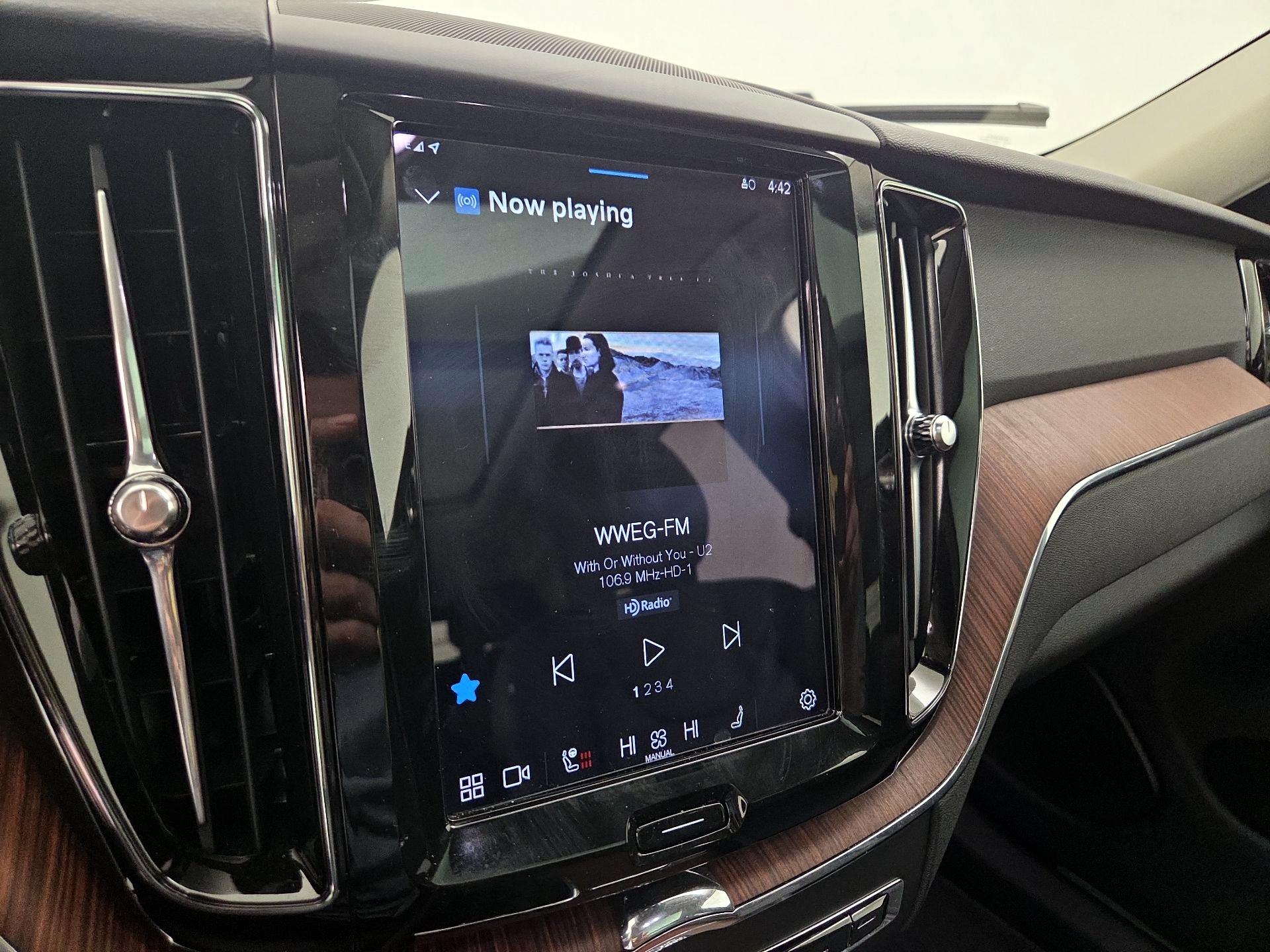 Thumbnail: 2023 Volvo XC60 - 16