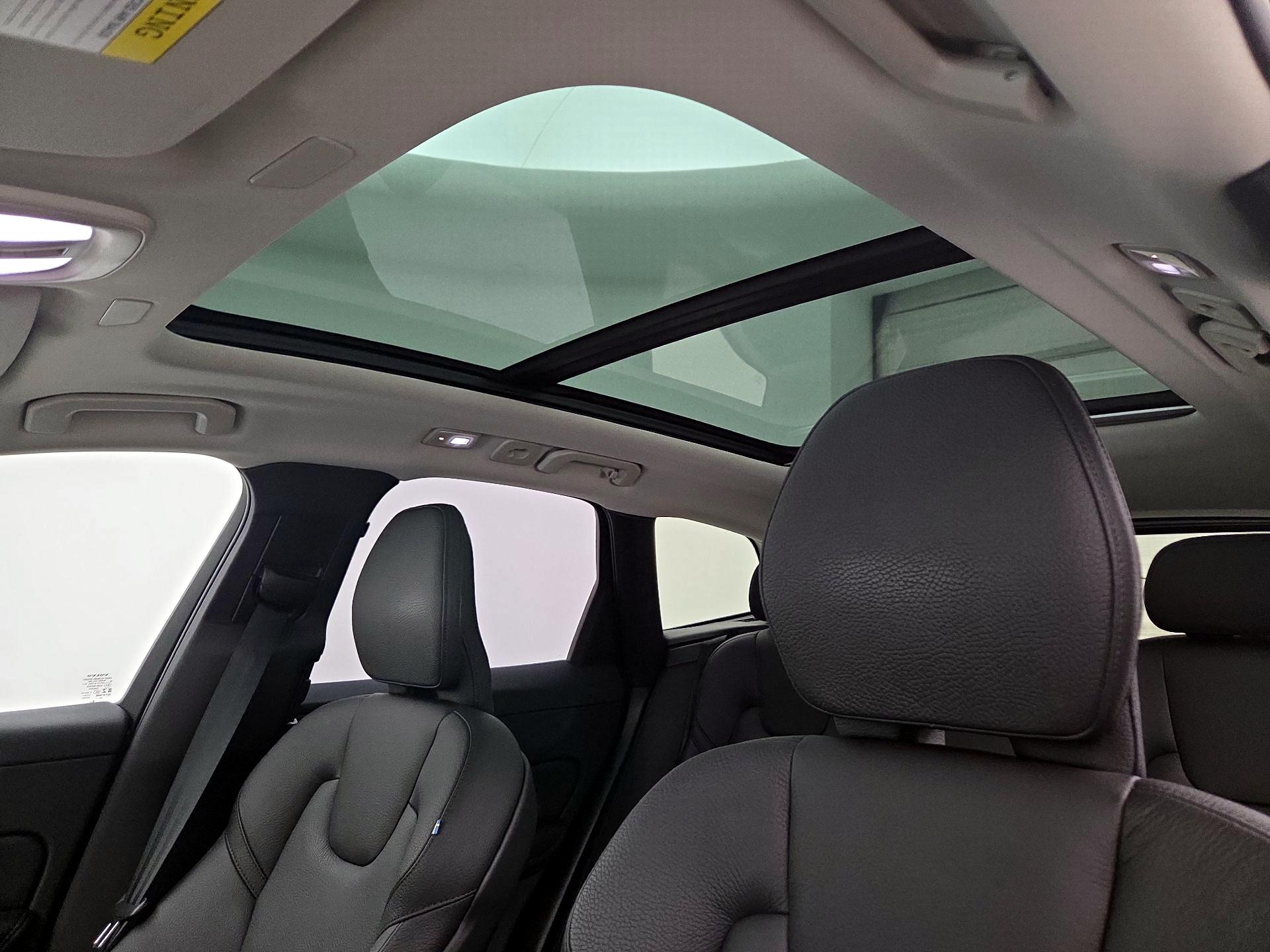 Thumbnail: 2023 Volvo XC60 - 20