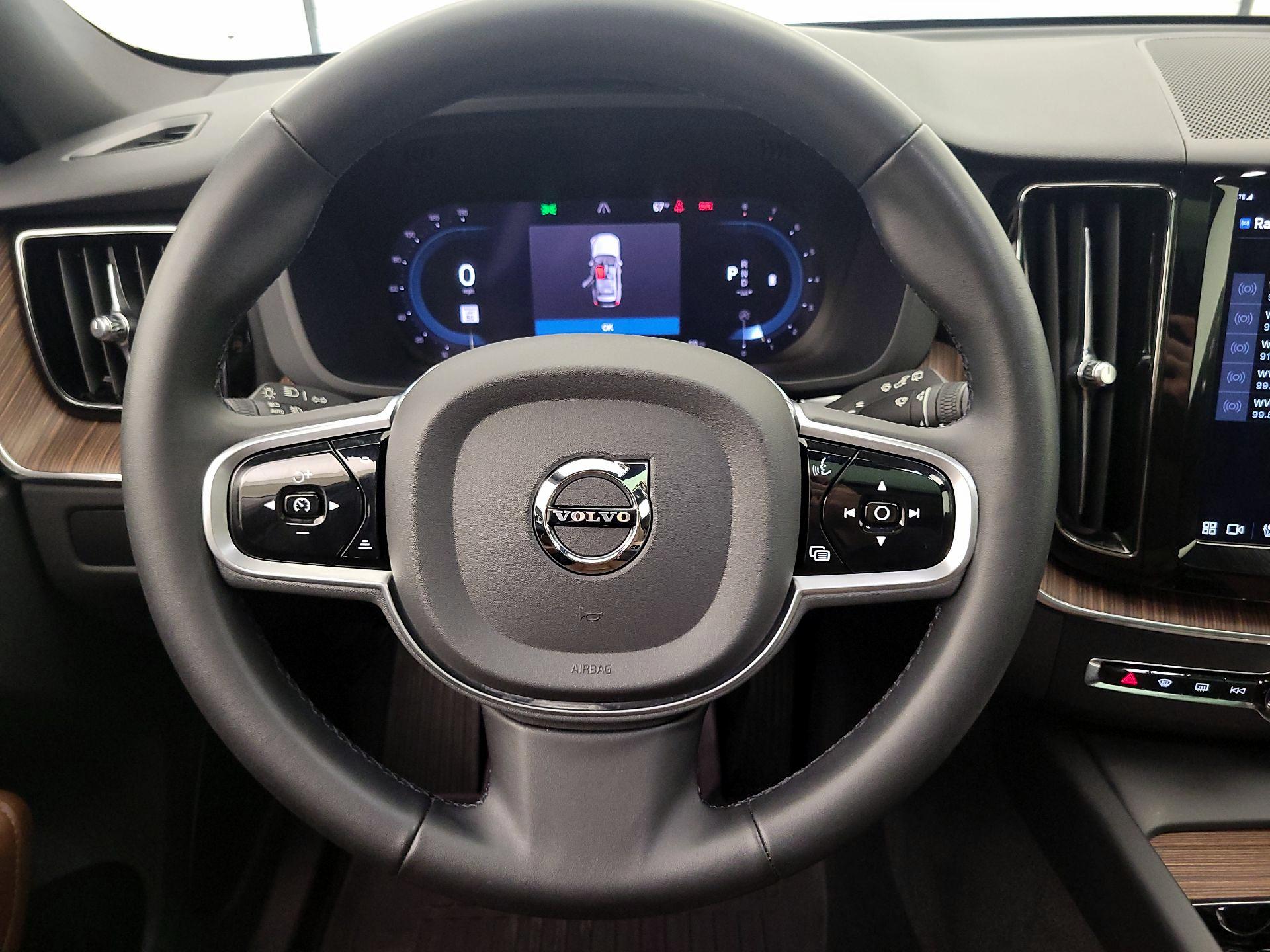 Thumbnail: 2023 Volvo XC60 - 10