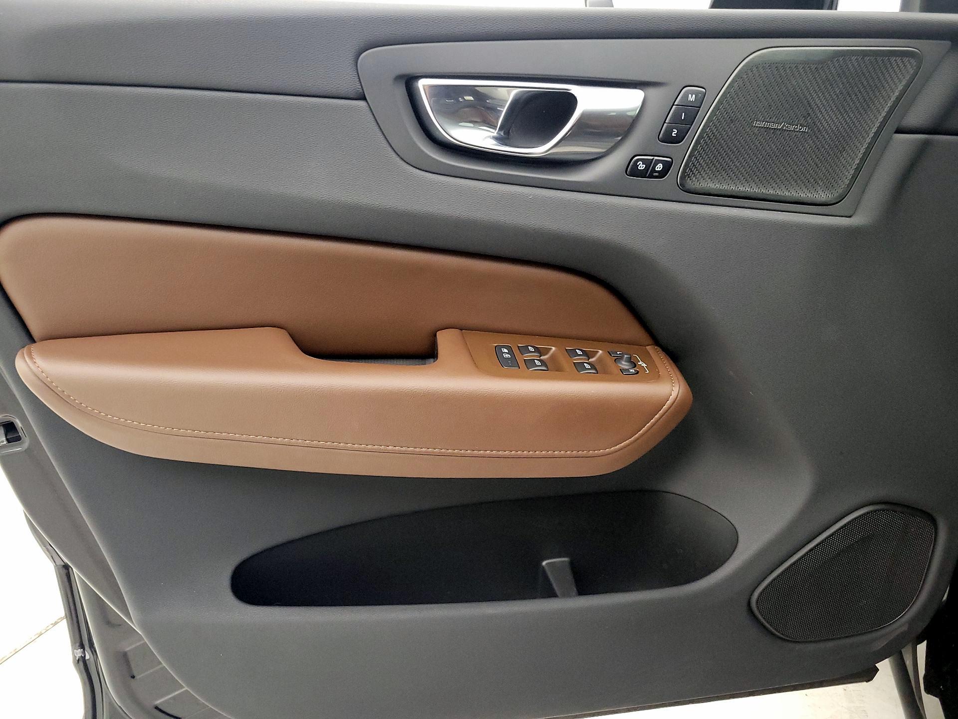 Thumbnail: 2023 Volvo XC60 - 12