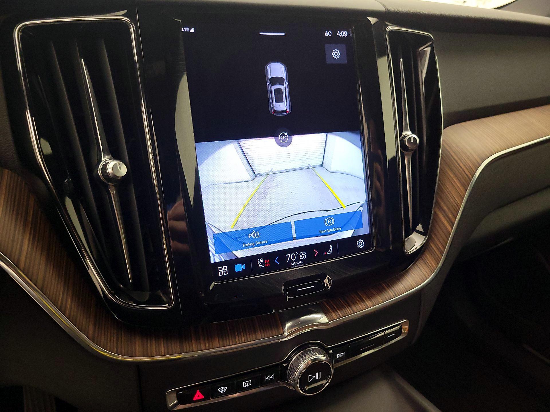 Thumbnail: 2023 Volvo XC60 - 14