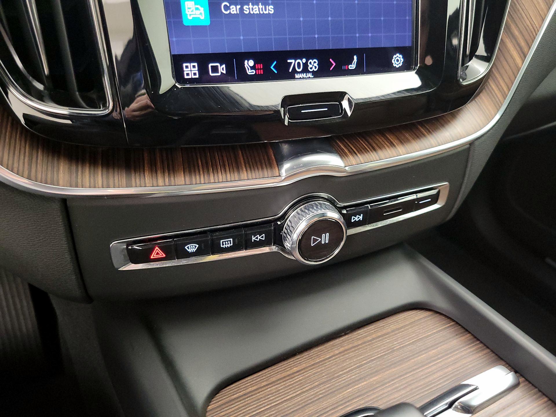 Thumbnail: 2023 Volvo XC60 - 16