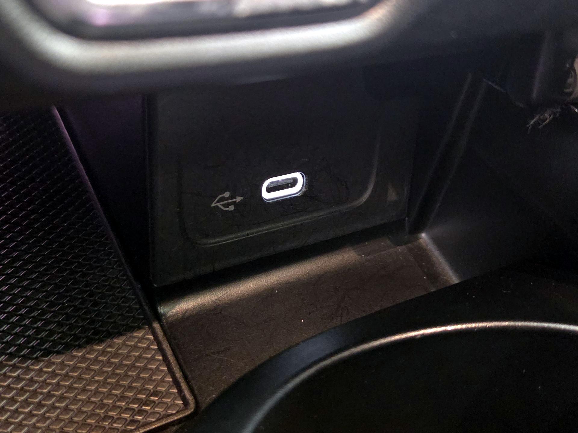 Thumbnail: 2022 Mercedes-Benz C-Class - 18