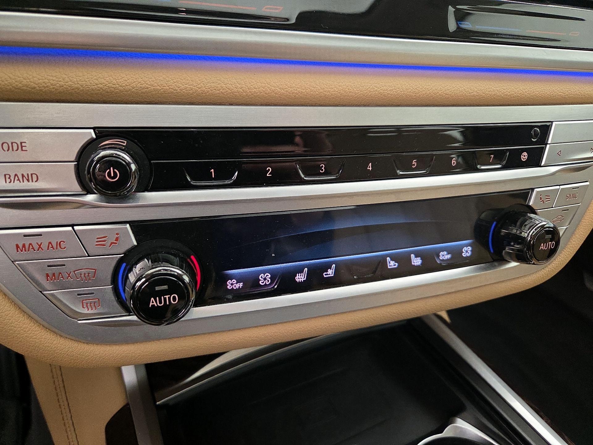 Thumbnail: 2021 BMW 7 Series - 17