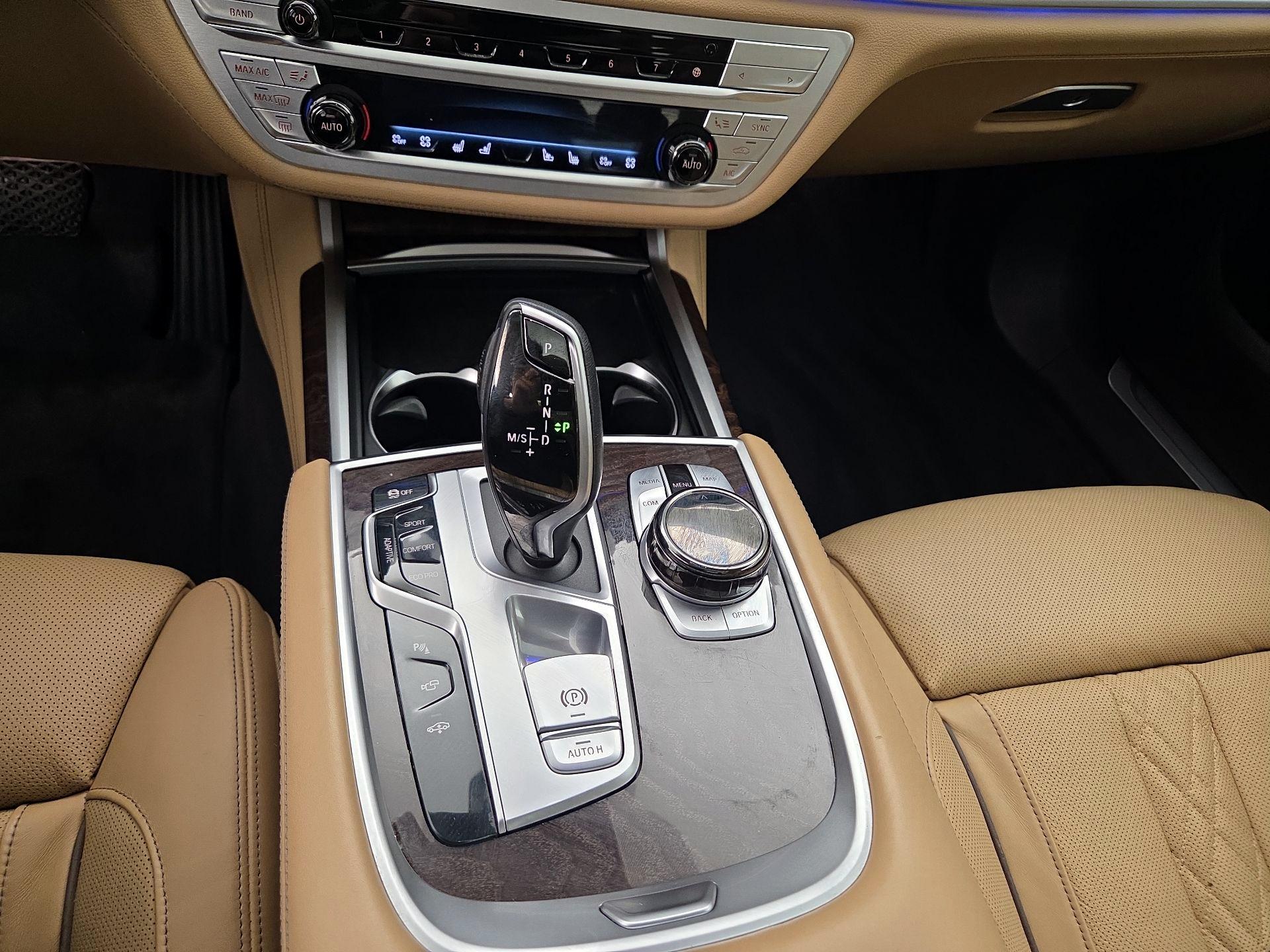 Thumbnail: 2021 BMW 7 Series - 18