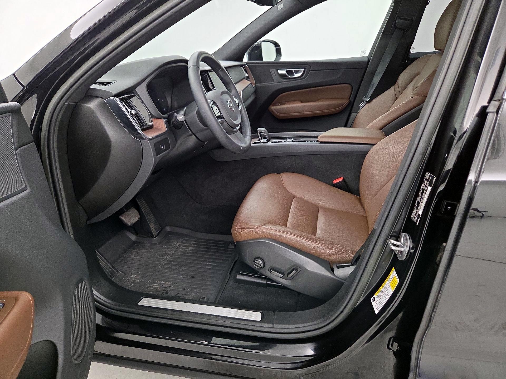 Thumbnail: 2023 Volvo XC60 - 11