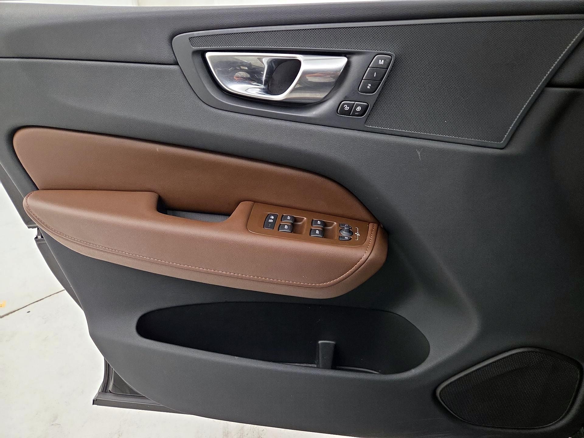 Thumbnail: 2023 Volvo XC60 - 12