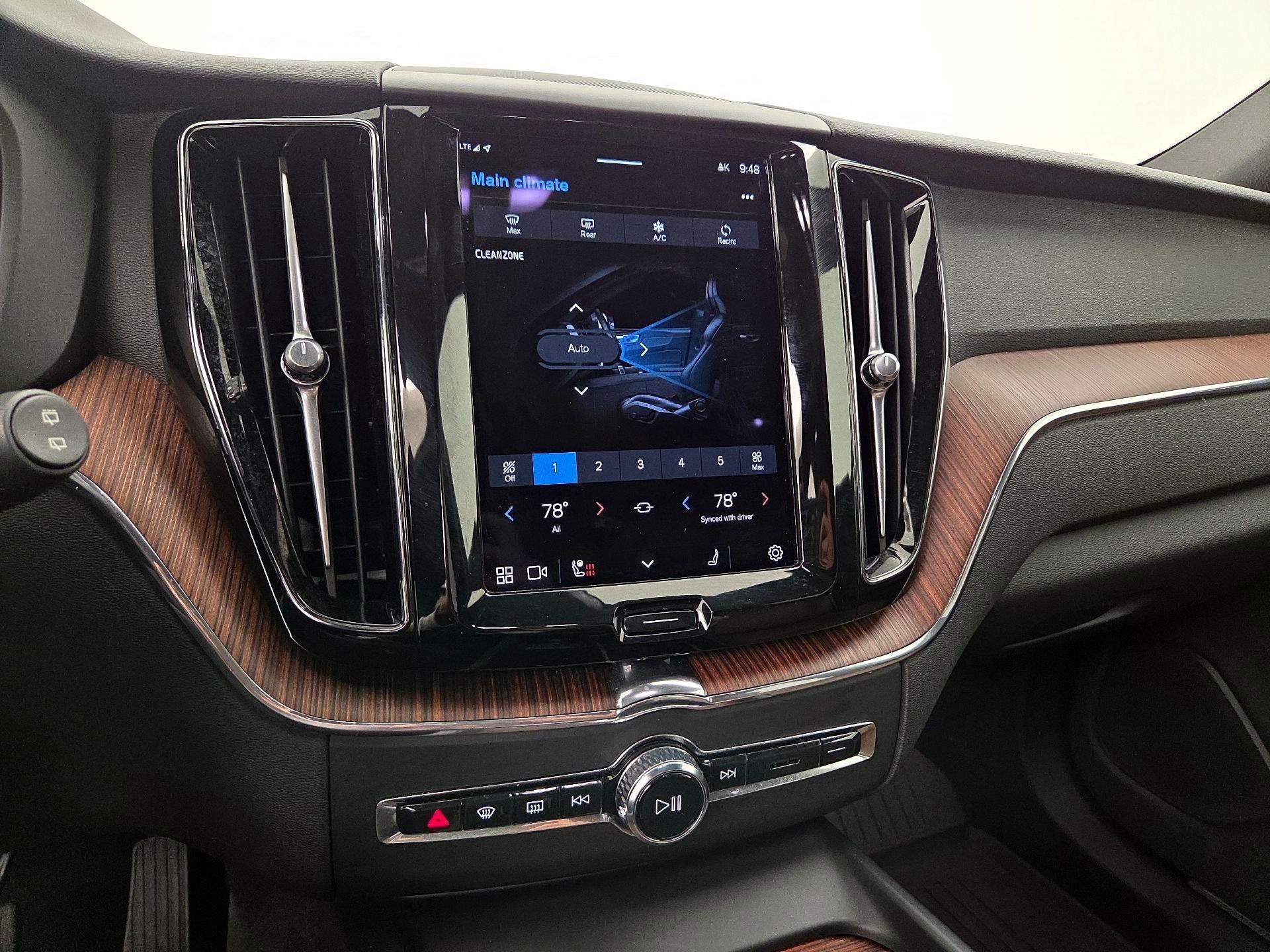 Thumbnail: 2023 Volvo XC60 - 17