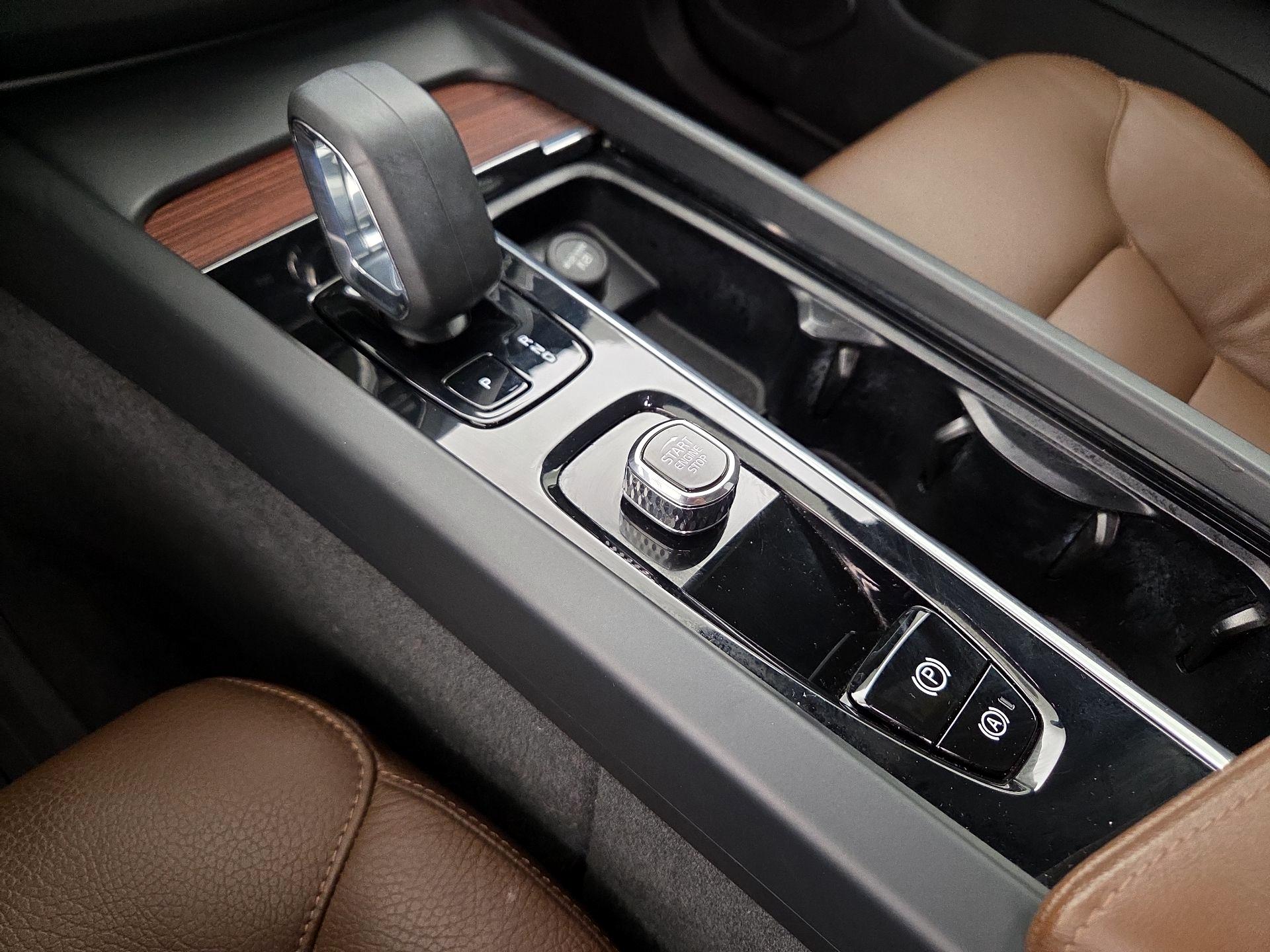 Thumbnail: 2023 Volvo XC60 - 18