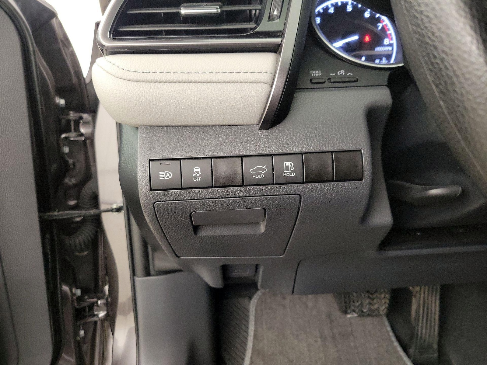 2023 Toyota Camry LE - Photo 14