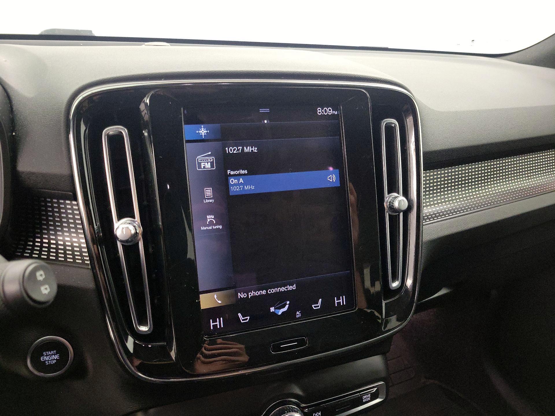 Thumbnail: 2022 Volvo XC40 - 16