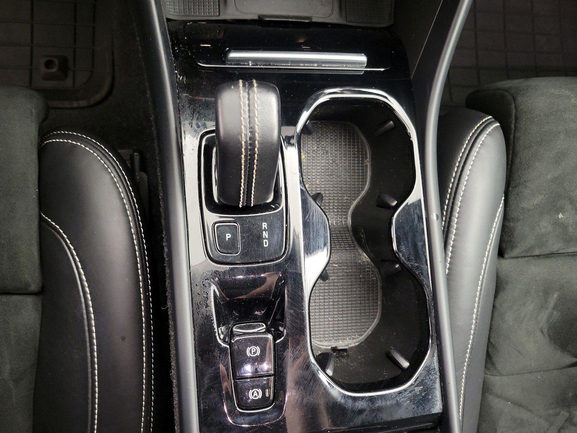 Thumbnail: 2022 Volvo XC40 - 18