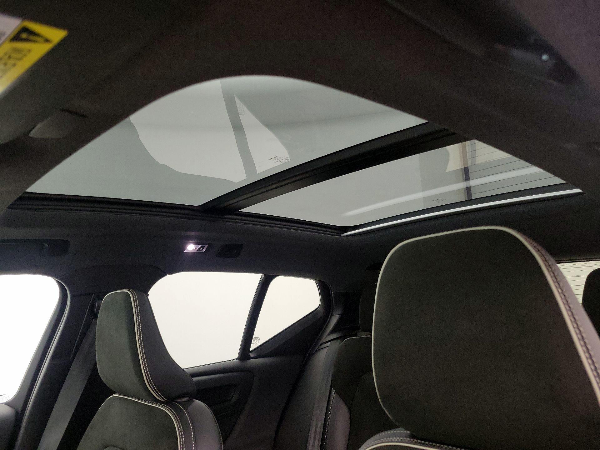 Thumbnail: 2022 Volvo XC40 - 20