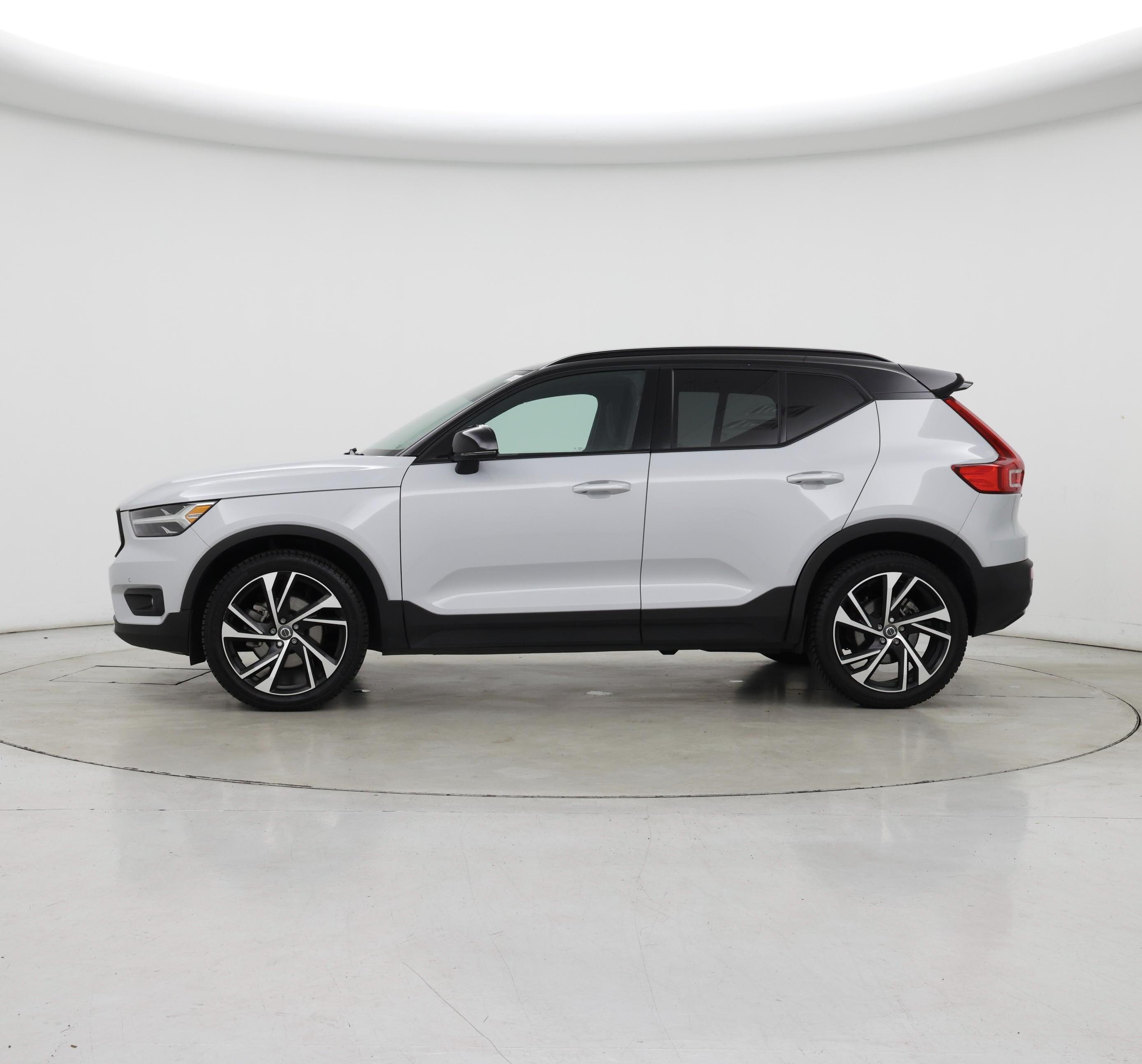 Thumbnail: 2022 Volvo XC40 - 3