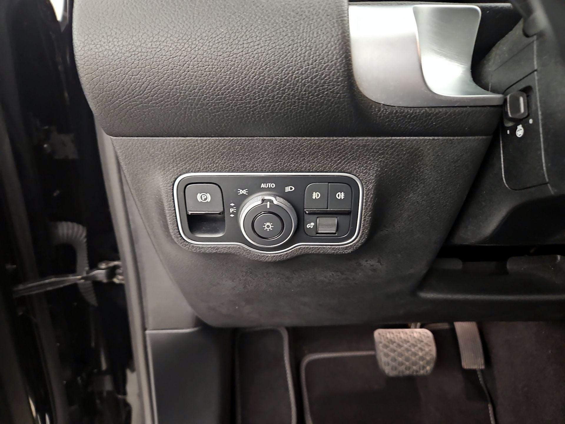 Thumbnail: 2023 Mercedes-Benz GLB - 13