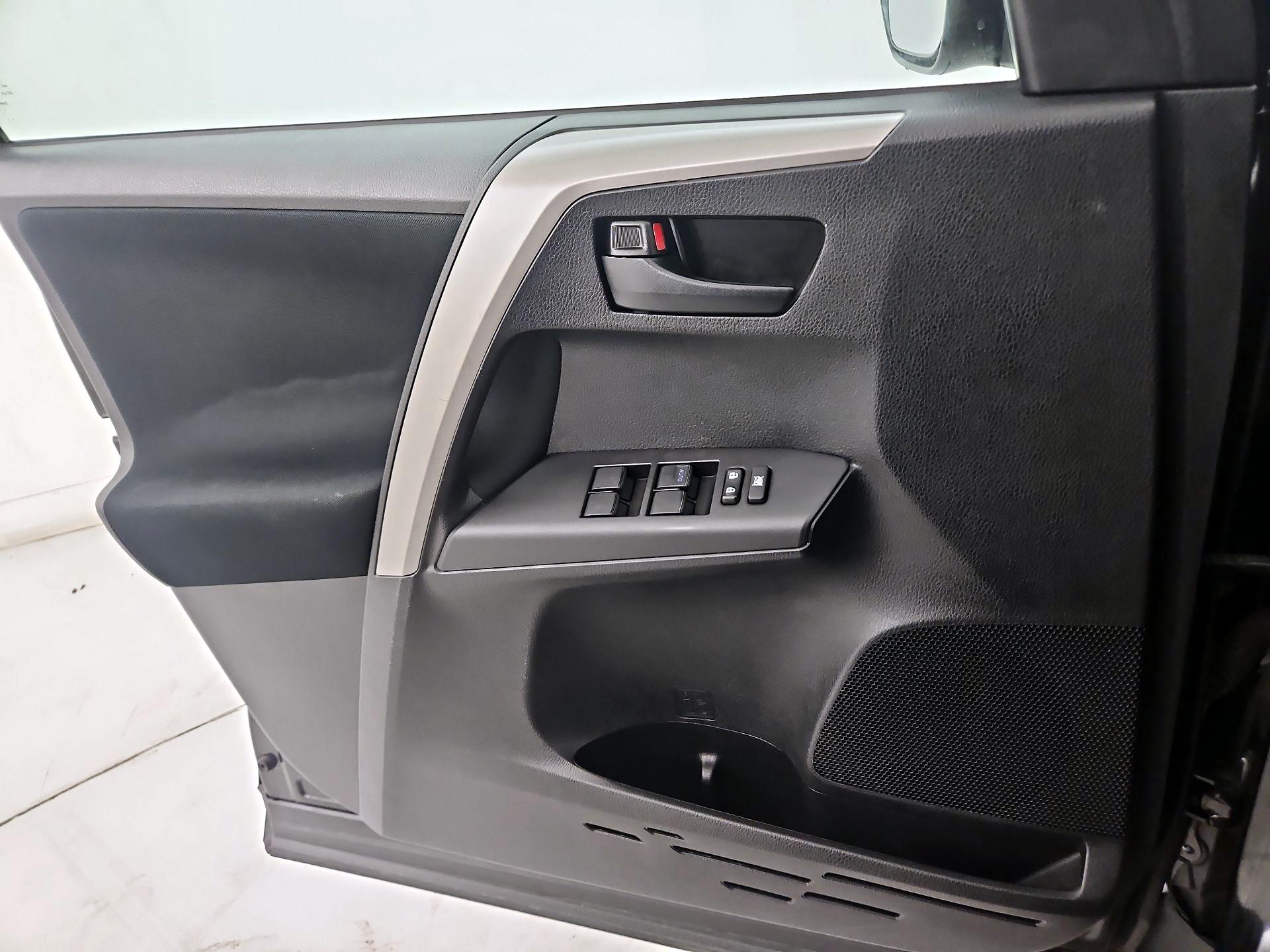 Thumbnail: 2017 Toyota RAV4 - 12