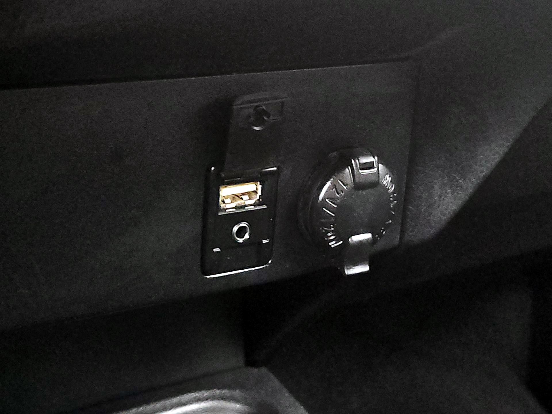 Thumbnail: 2017 Toyota RAV4 - 18