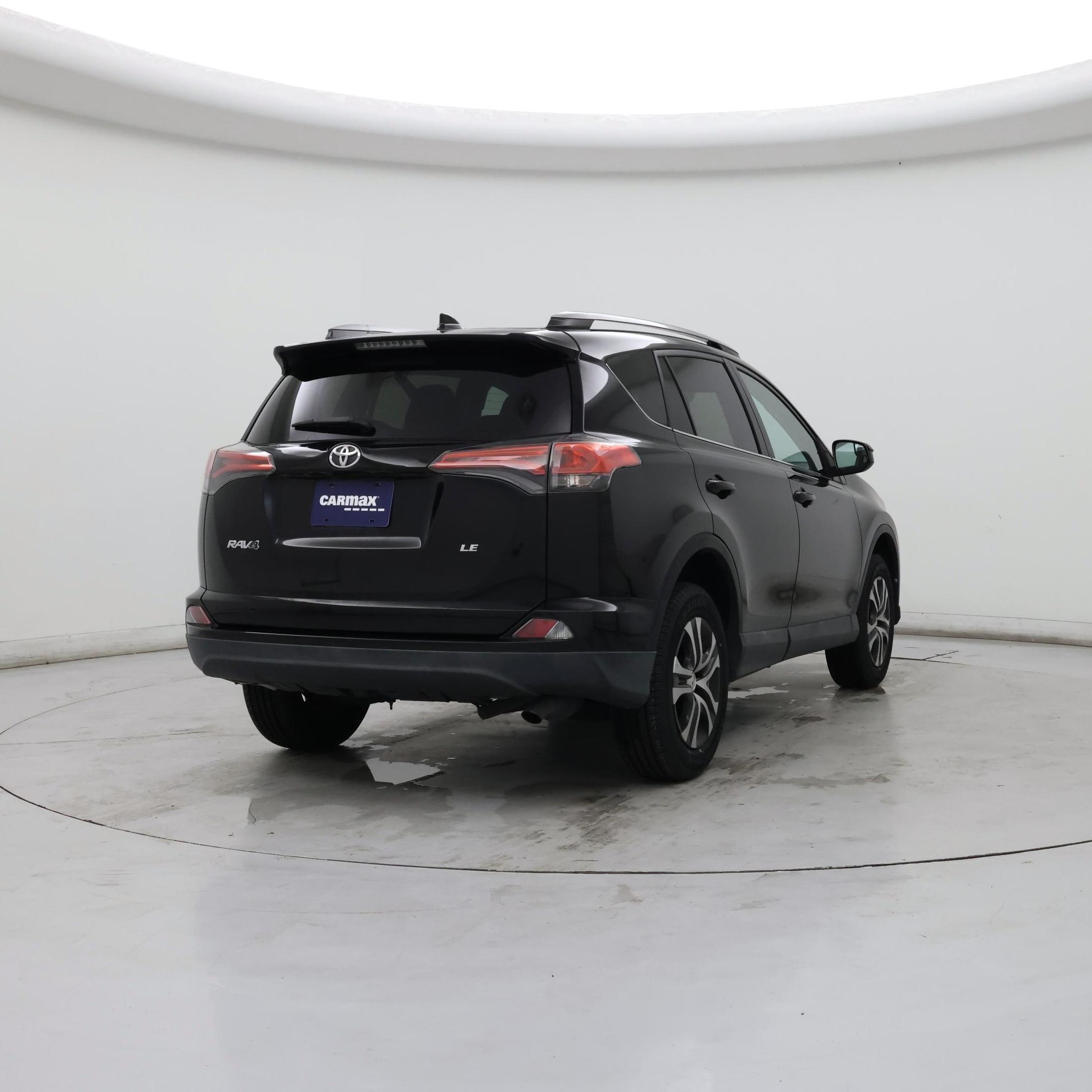 Thumbnail: 2017 Toyota RAV4 - 8