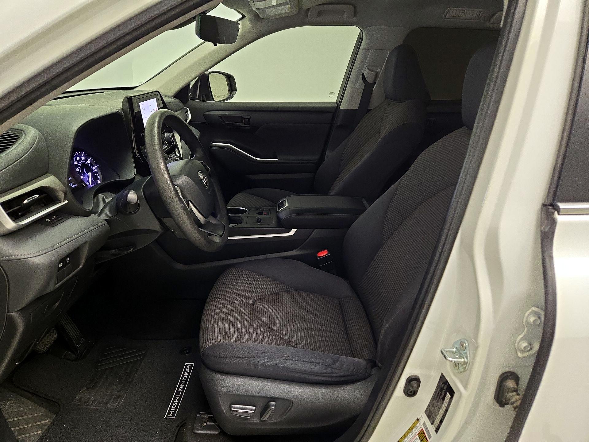 Thumbnail: 2023 Toyota Highlander - 11