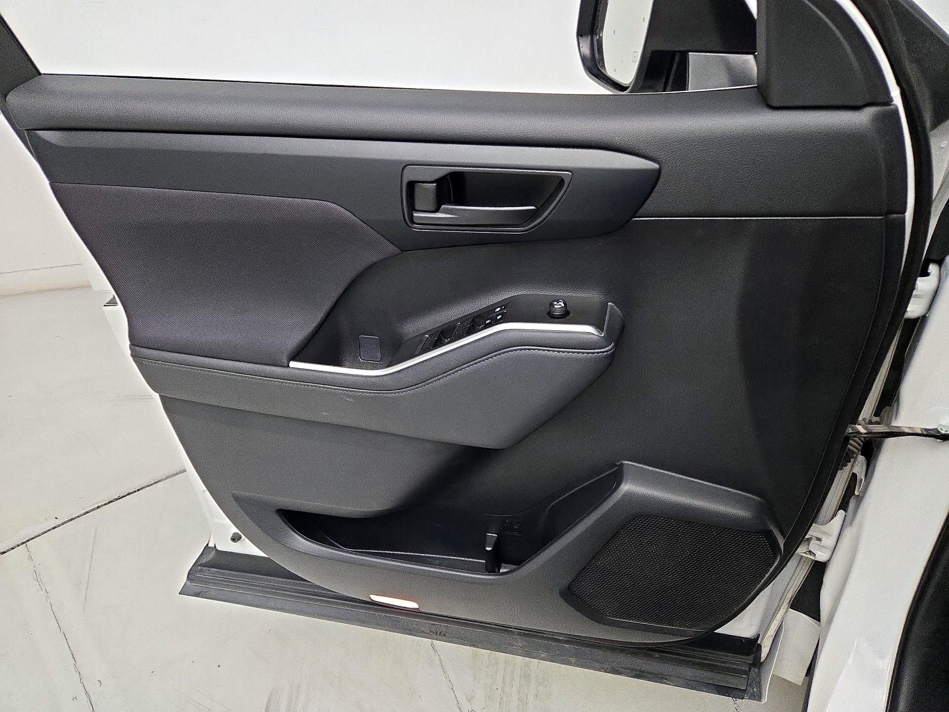 Thumbnail: 2023 Toyota Highlander - 12