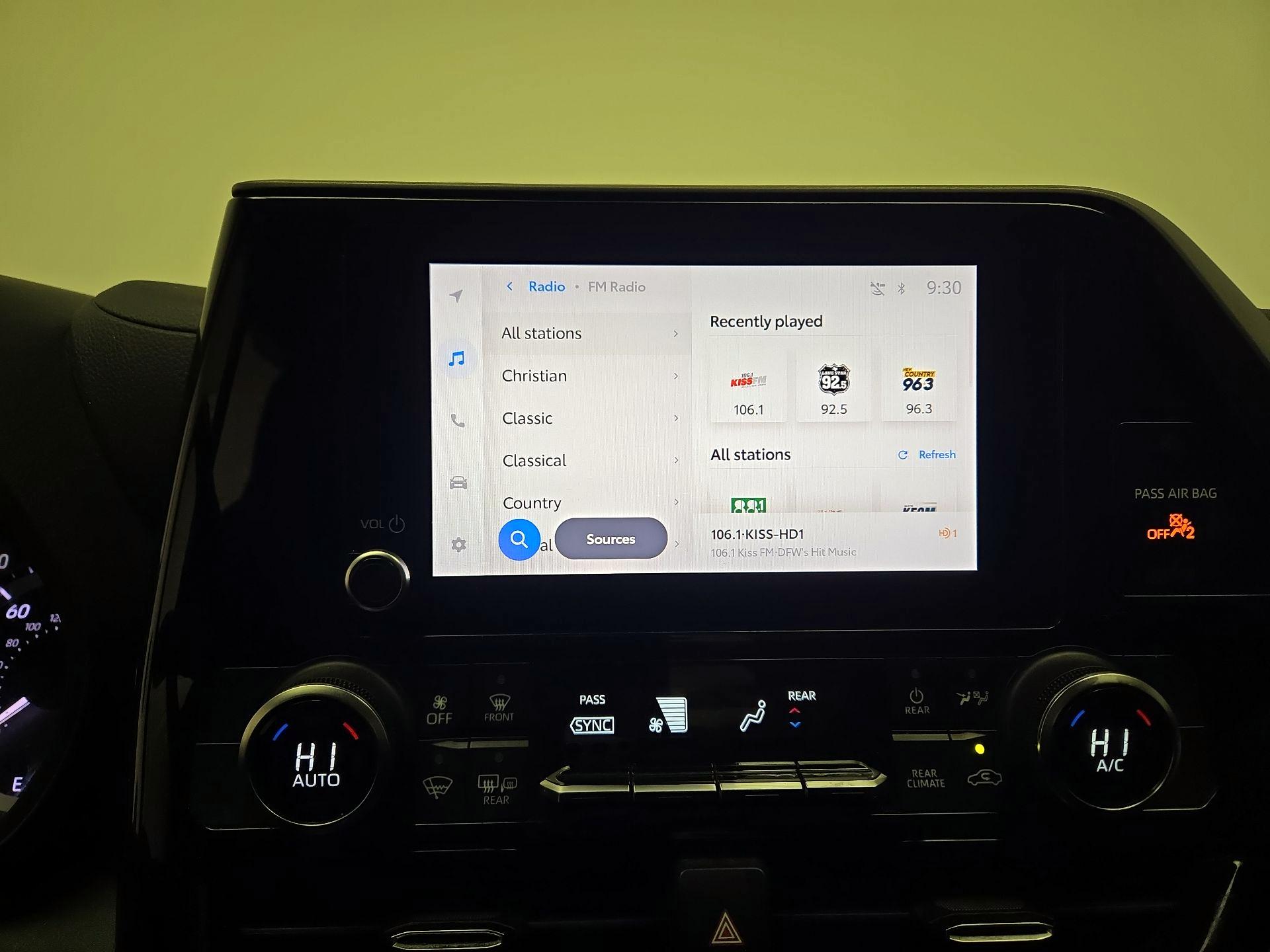 Thumbnail: 2023 Toyota Highlander - 15