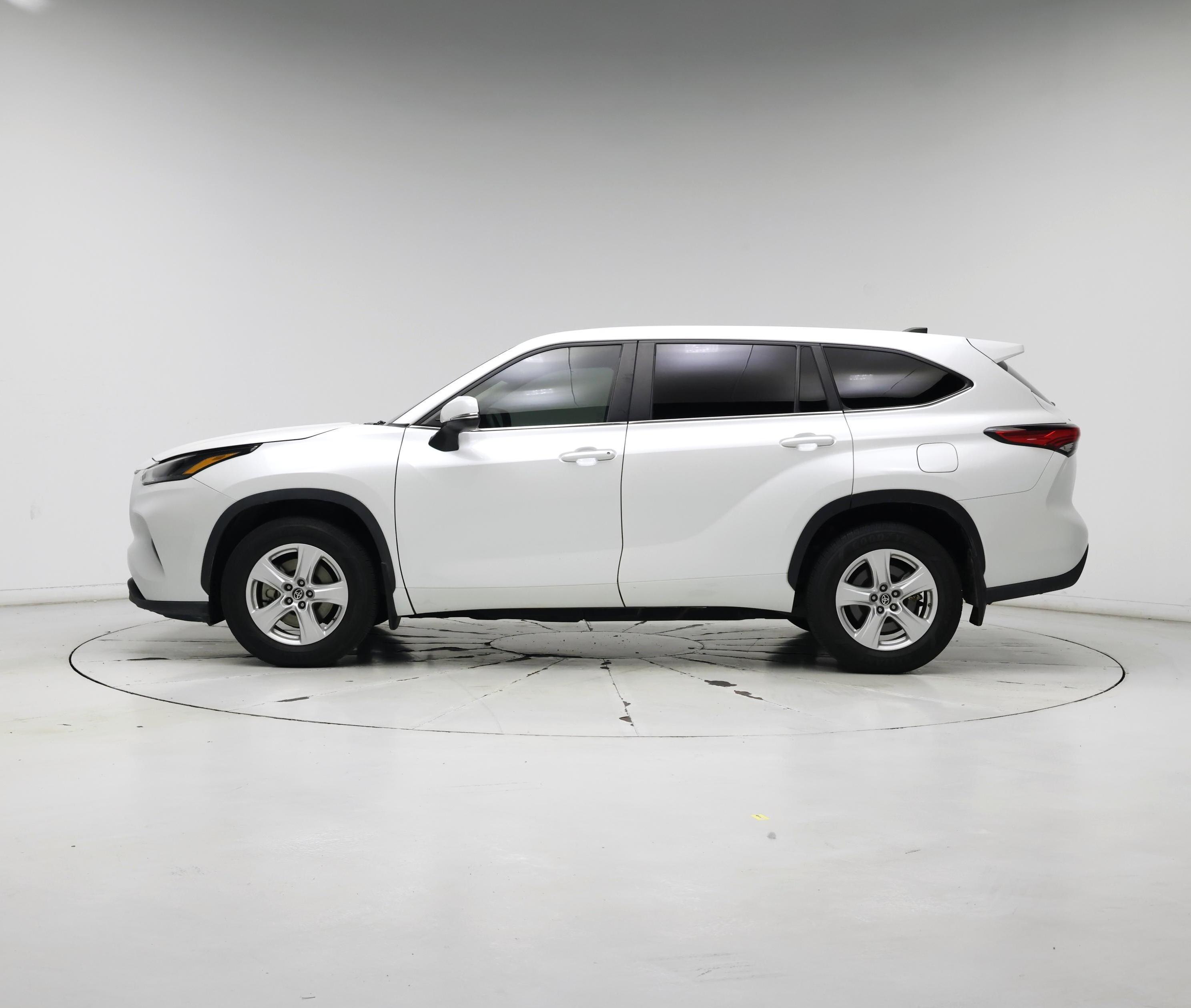 Thumbnail: 2023 Toyota Highlander - 3