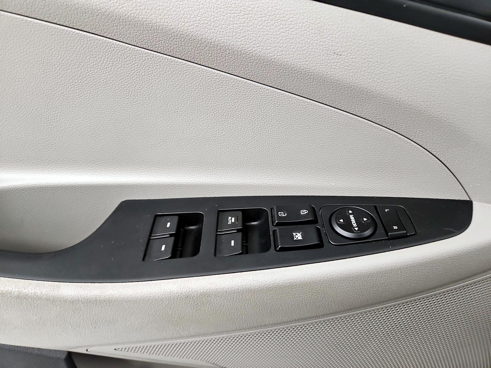 Thumbnail: 2018 Hyundai Tucson - 12