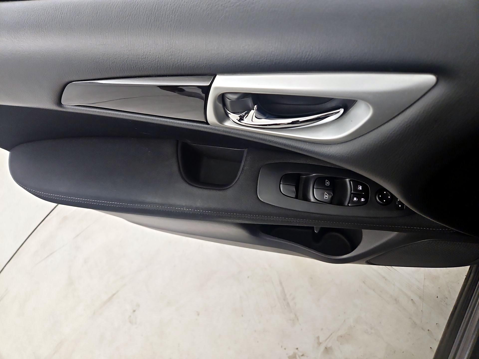 Thumbnail: 2017 Nissan Pathfinder - 12